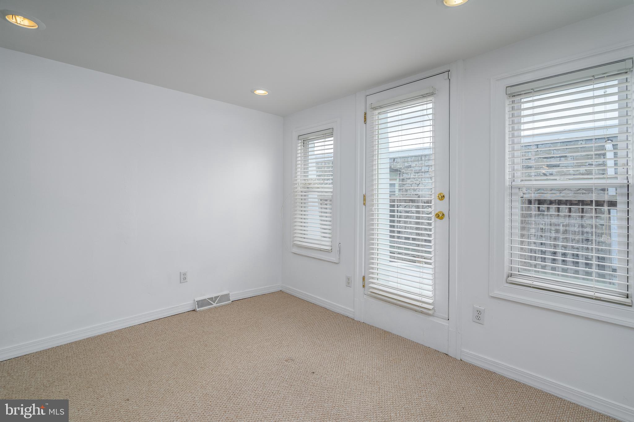 GRADUATE HOSPITAL - Residential Lease