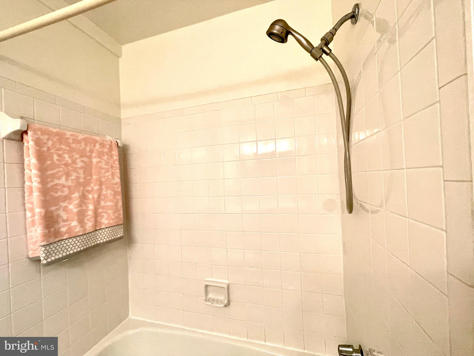 LAKESHORE - Residential