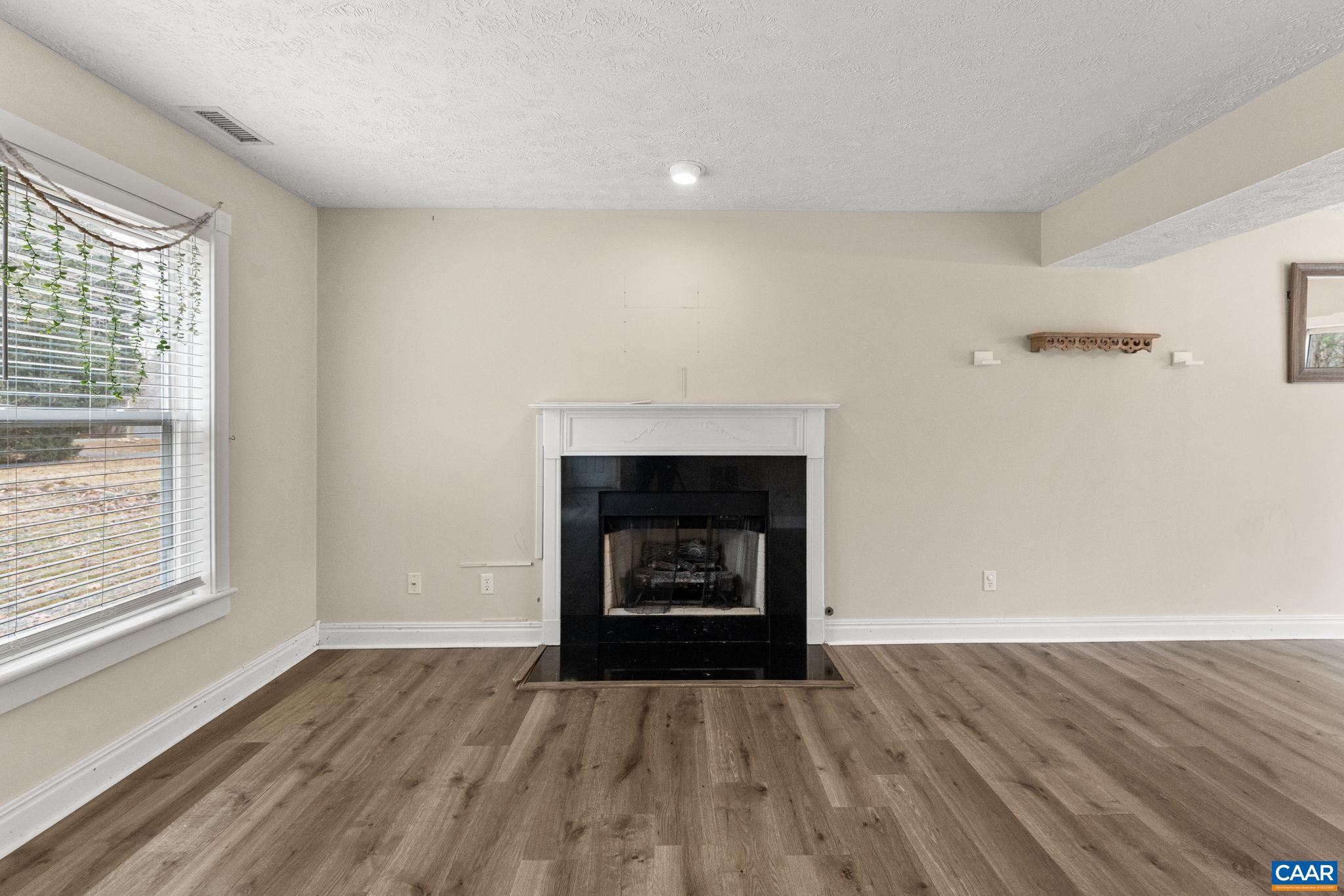 LAKE MONTICELLO - Residential