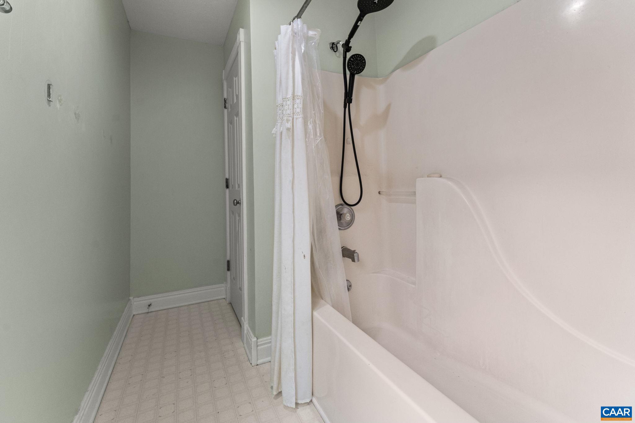 LAKE MONTICELLO - Residential