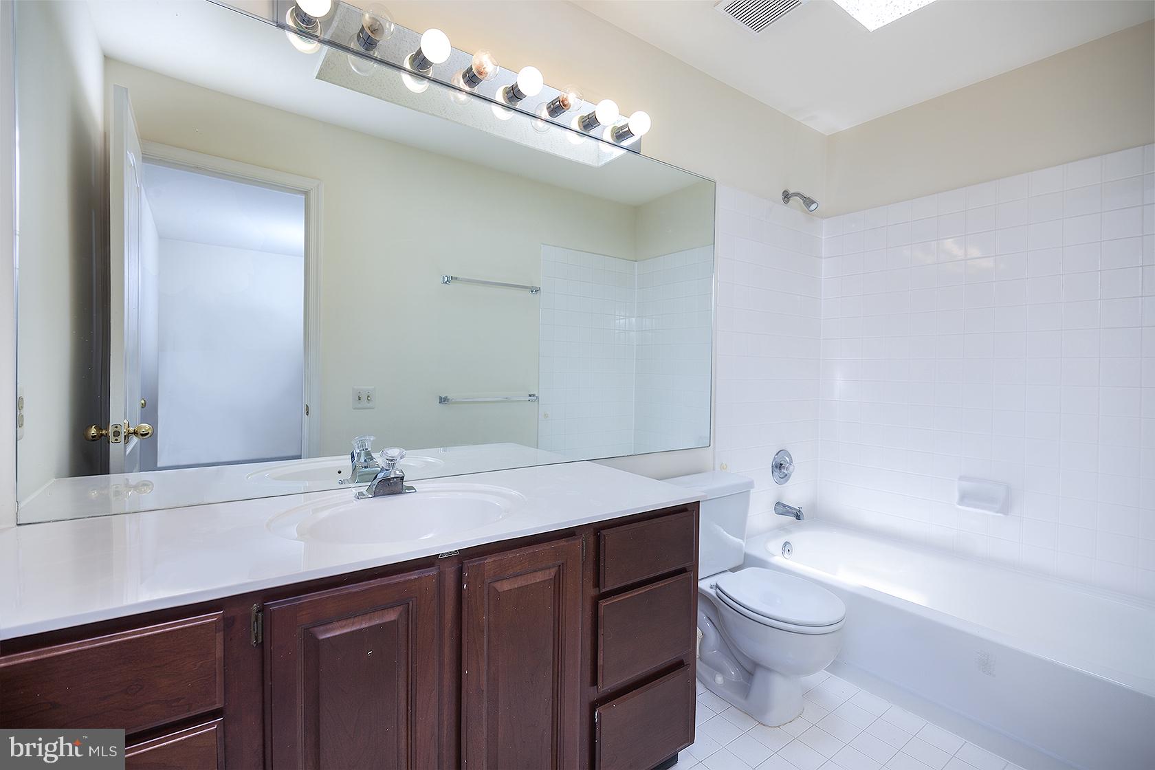 HAMPTON FOREST - Residential