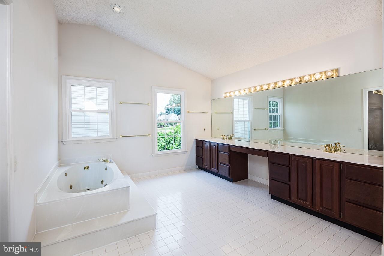 HAMPTON FOREST - Residential