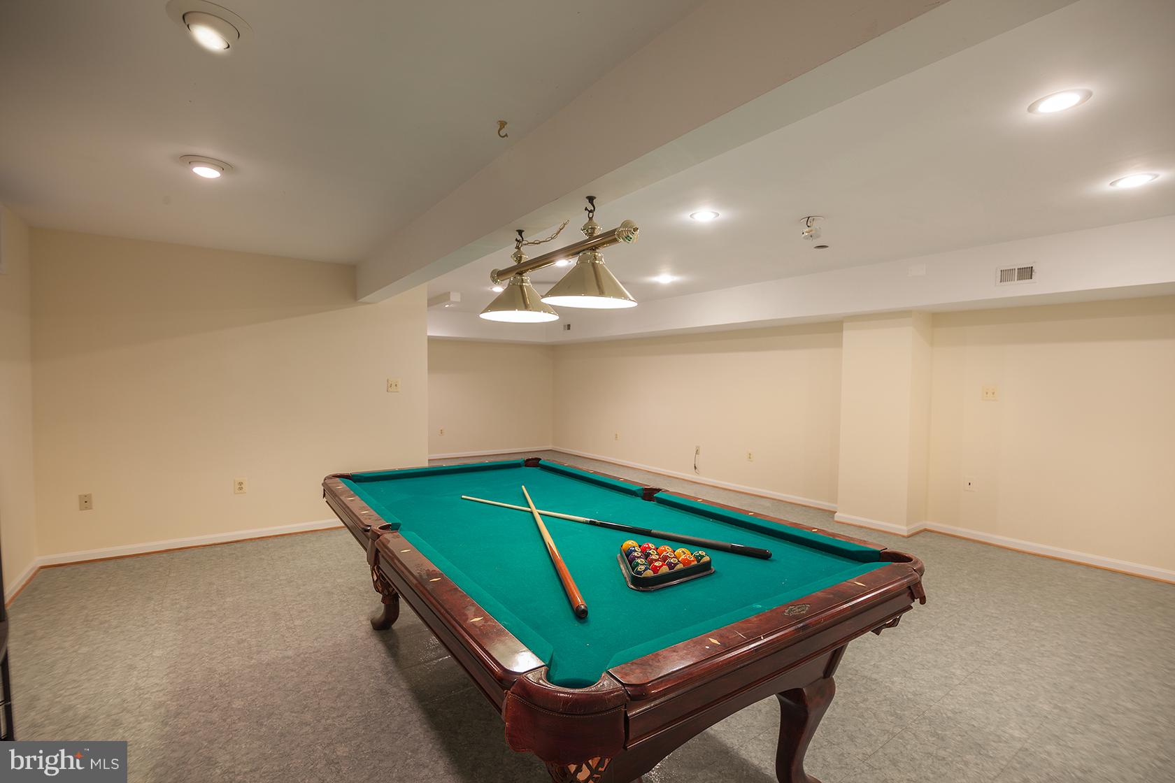 HAMPTON FOREST - Residential