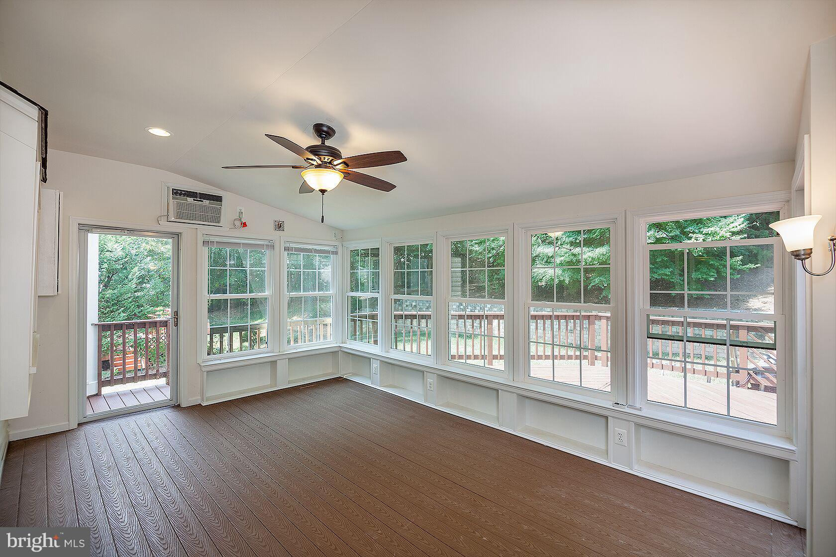 HAMPTON FOREST - Residential