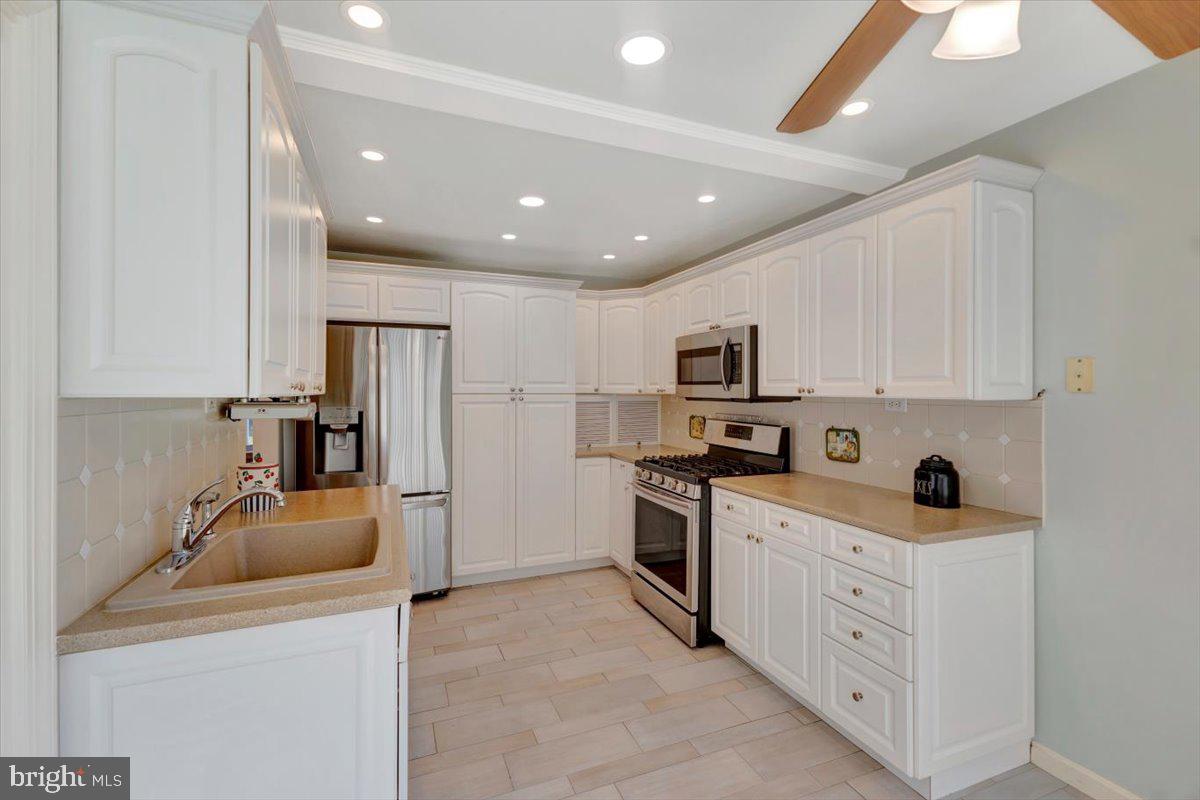 SUNNYBROOK FARMS - Residential