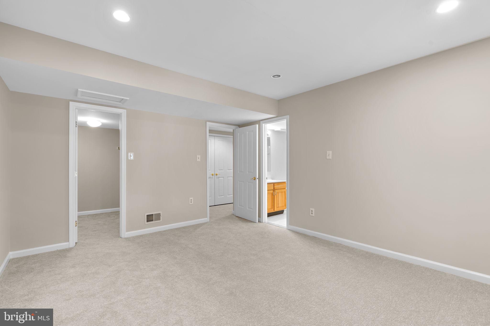 HOBBITS GLEN - Residential