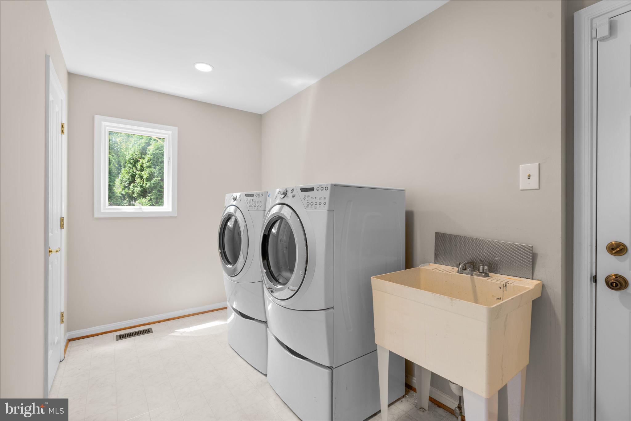 HOBBITS GLEN - Residential