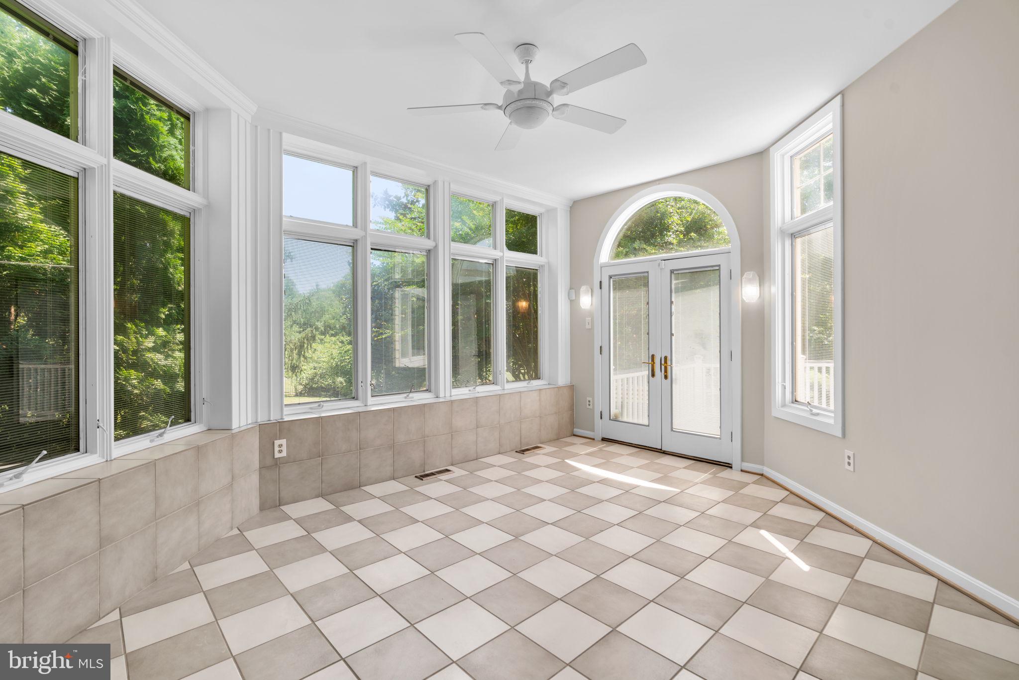 HOBBITS GLEN - Residential