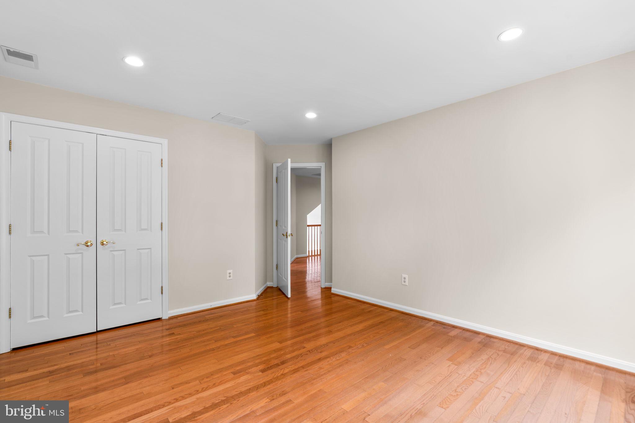 HOBBITS GLEN - Residential