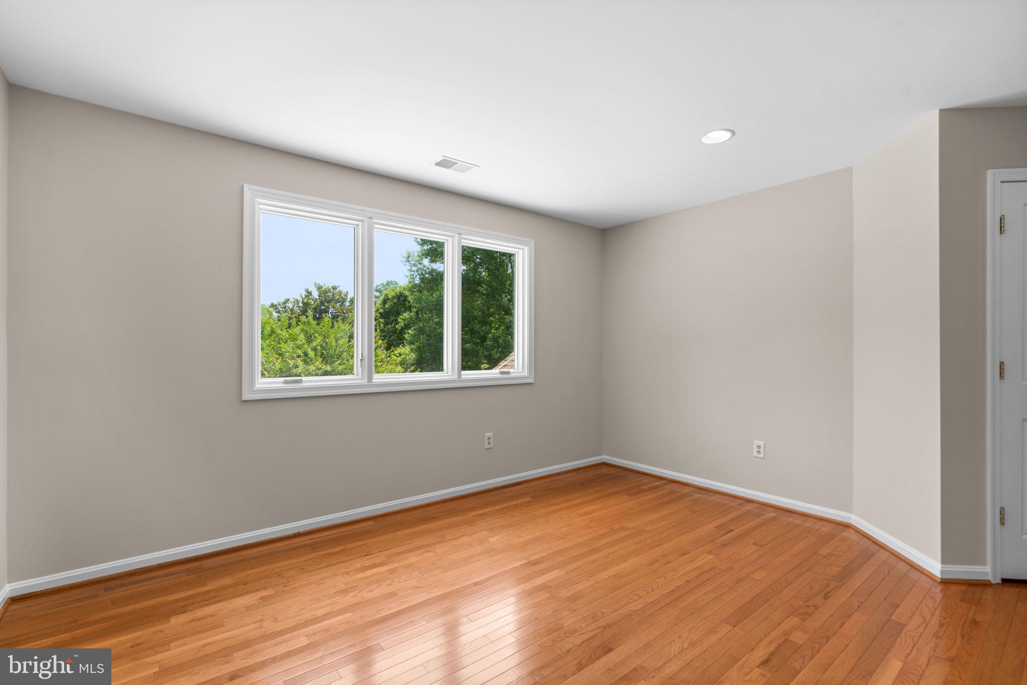 HOBBITS GLEN - Residential