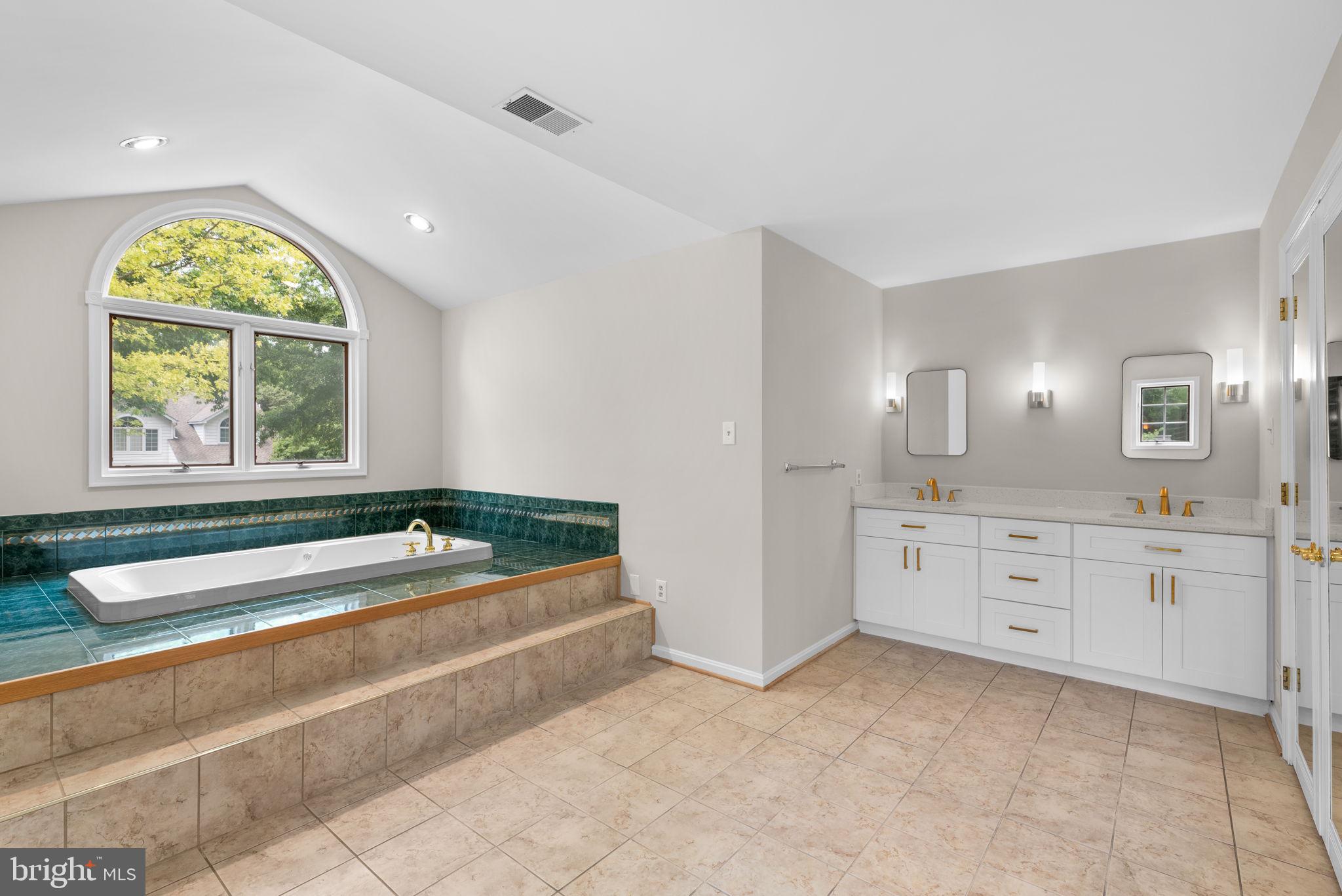 HOBBITS GLEN - Residential