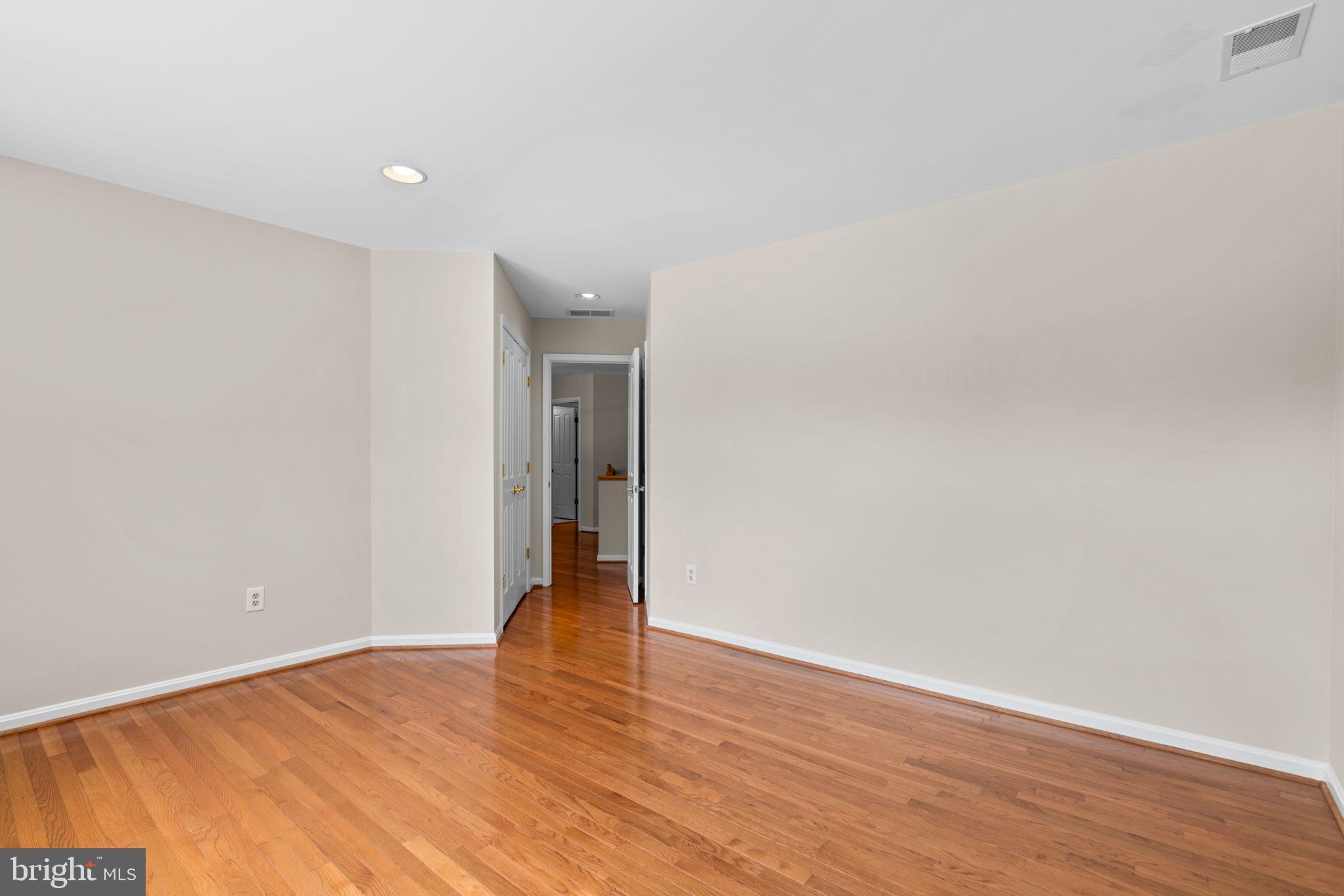 HOBBITS GLEN - Residential