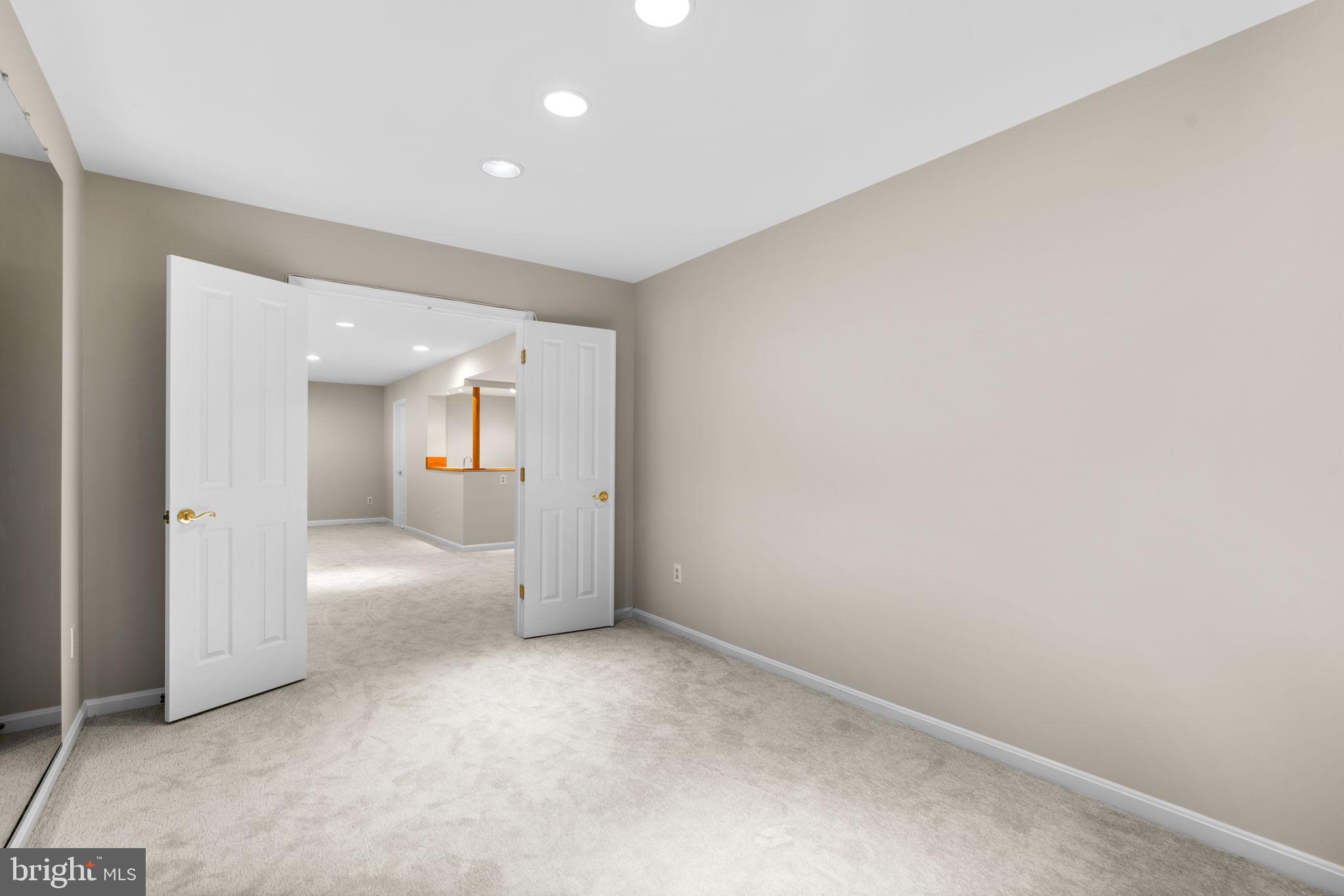 HOBBITS GLEN - Residential