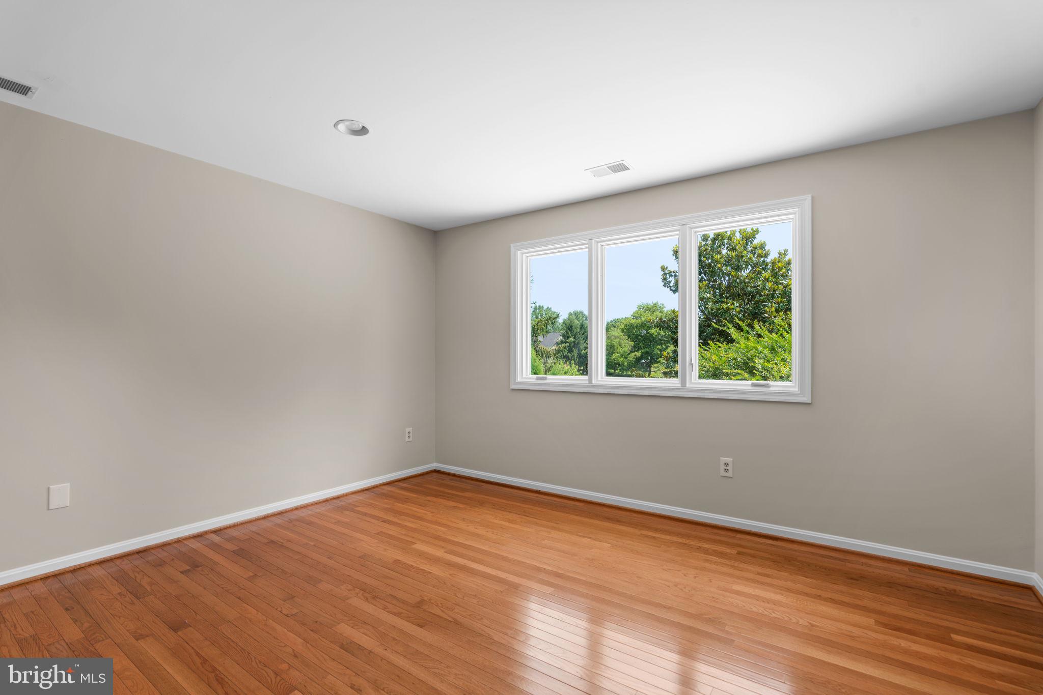 HOBBITS GLEN - Residential