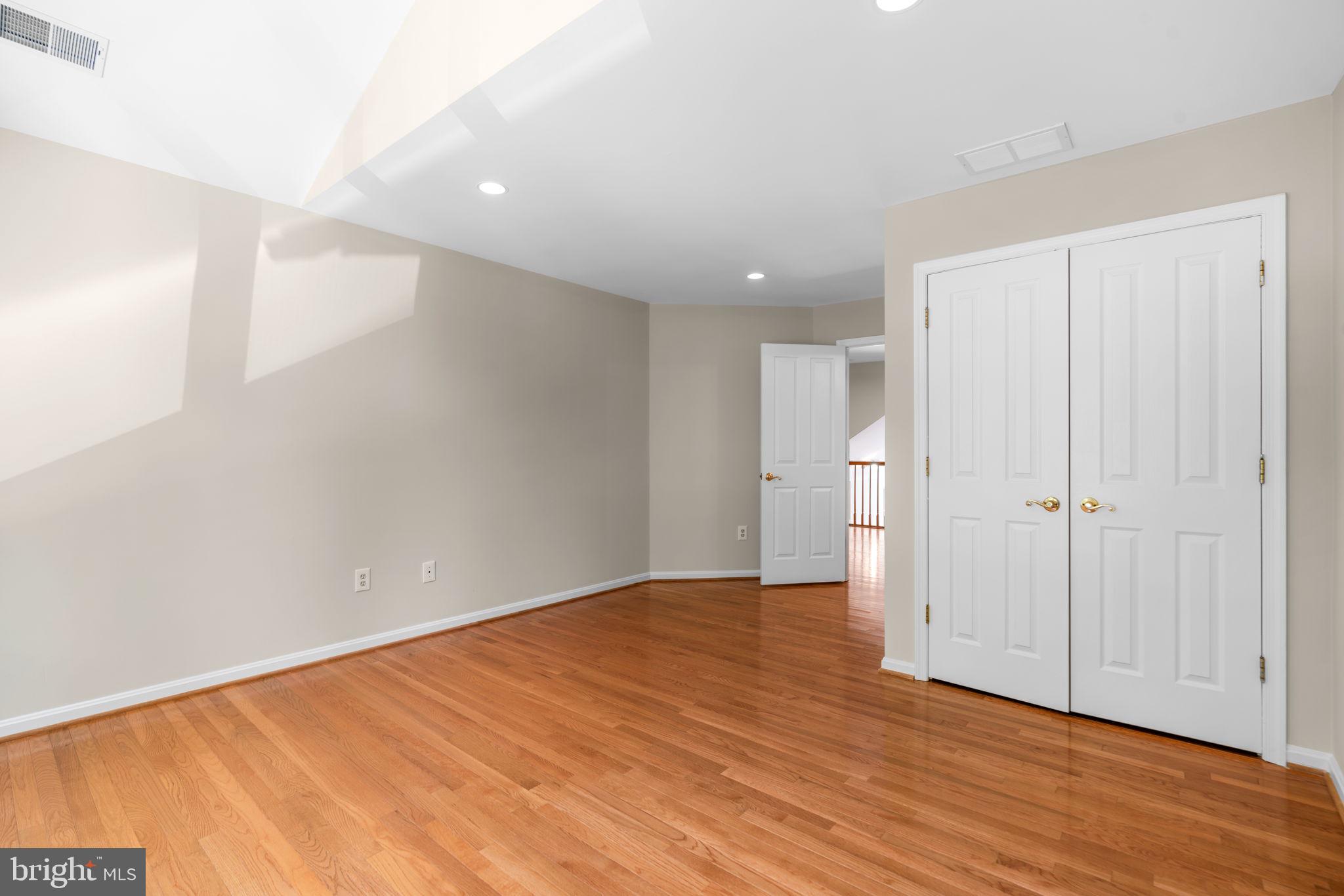 HOBBITS GLEN - Residential