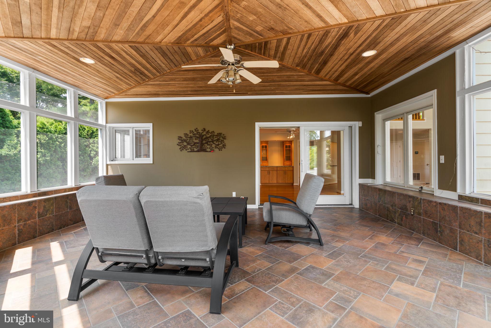 HOBBITS GLEN - Residential