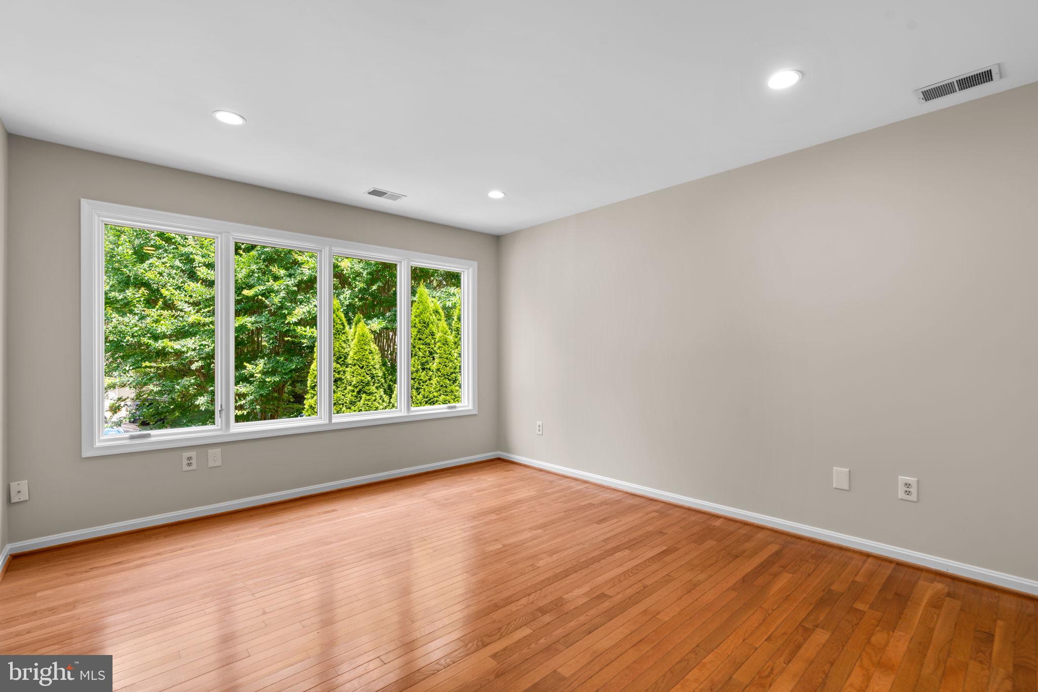 HOBBITS GLEN - Residential