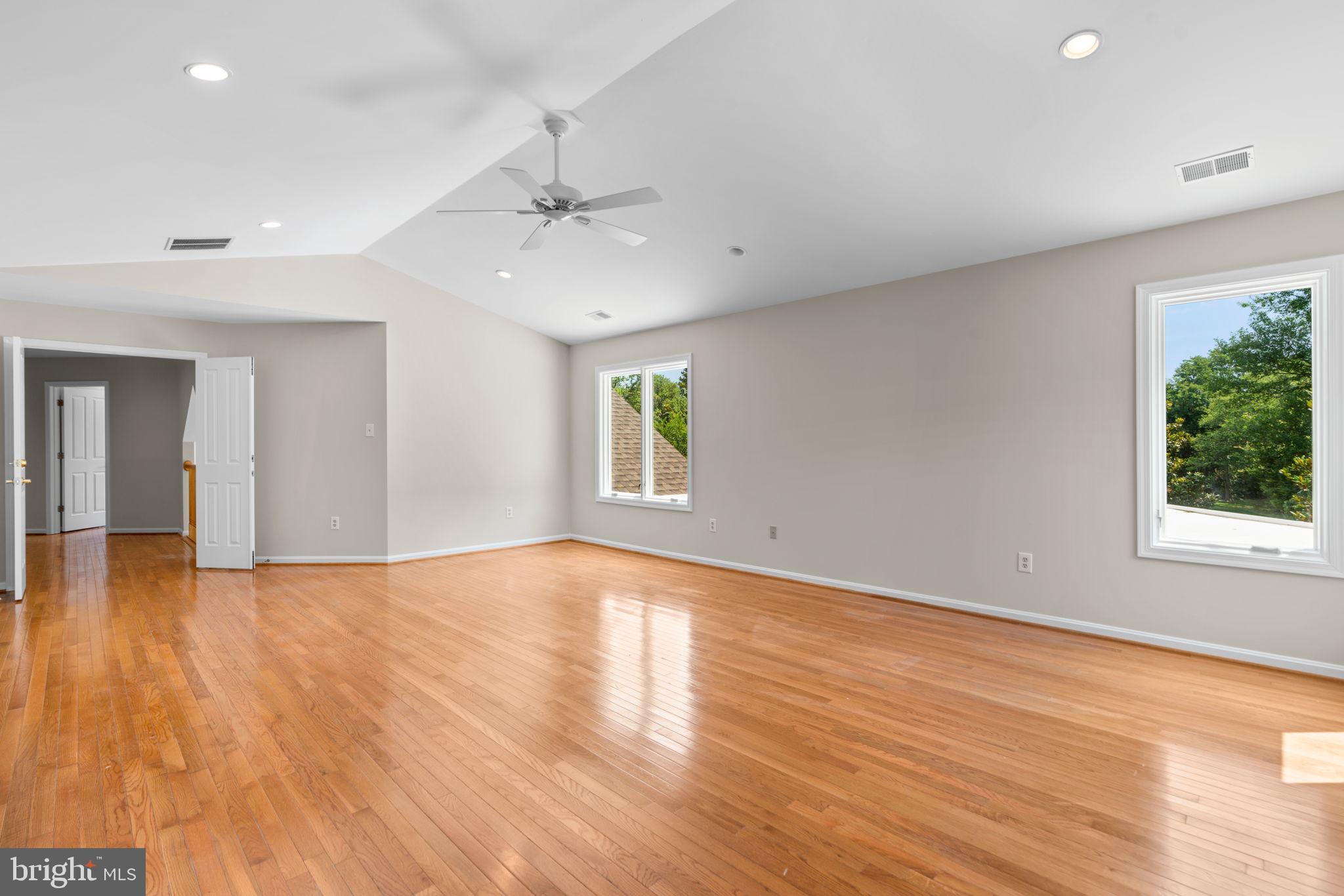 HOBBITS GLEN - Residential