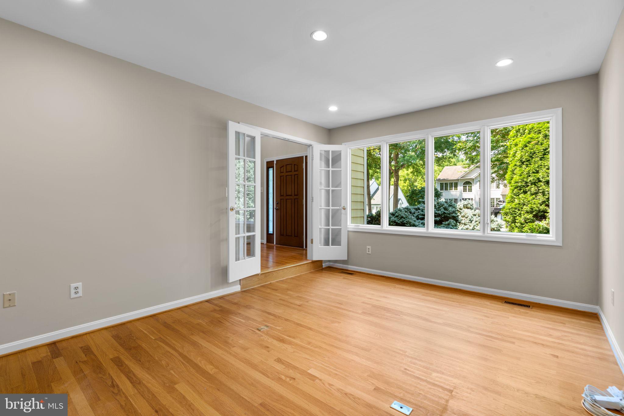 HOBBITS GLEN - Residential