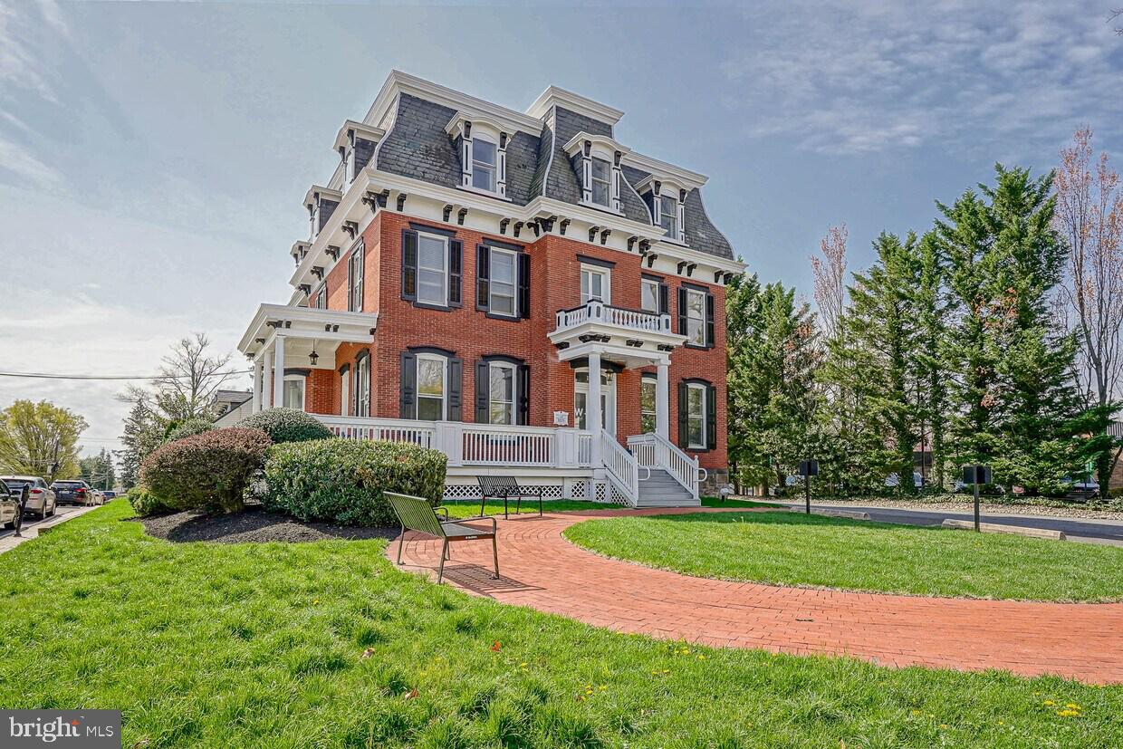 10 W MAIN STREET