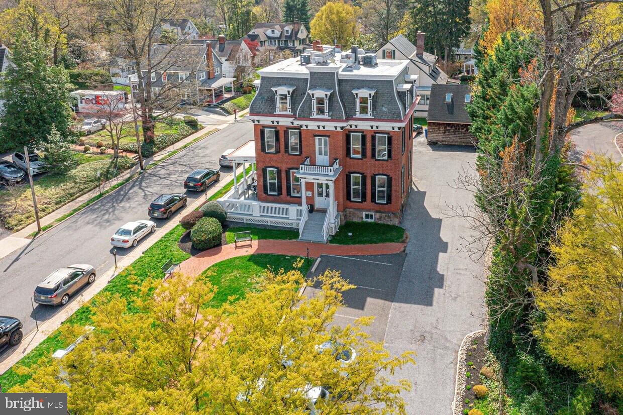 10 W MAIN STREET
