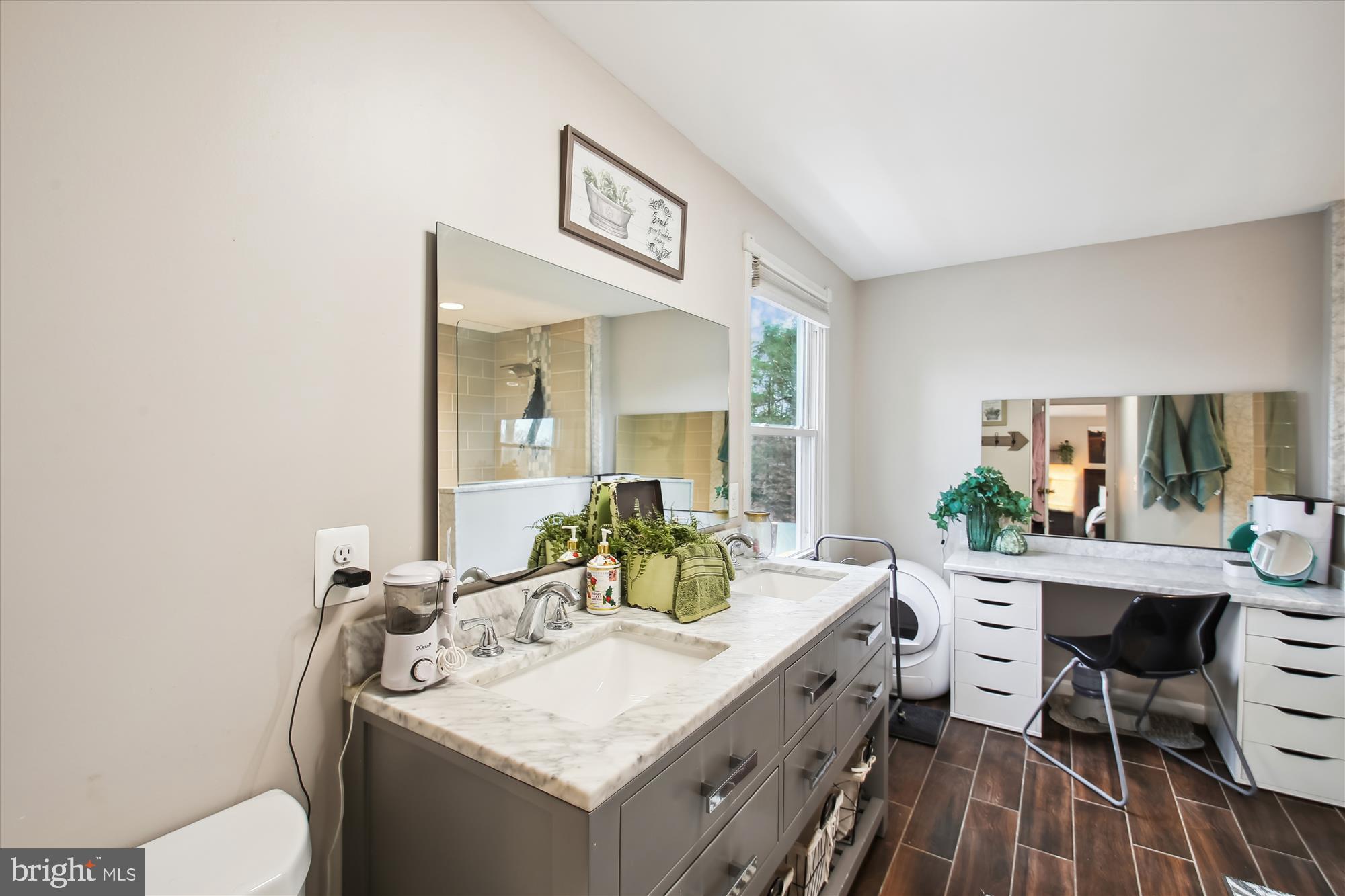 WHISPERING WOODS - Residential