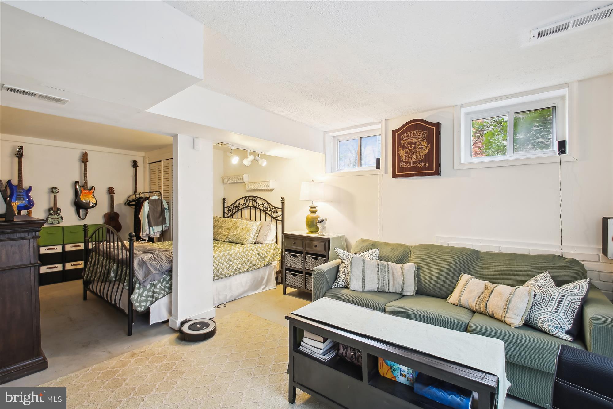 WHISPERING WOODS - Residential