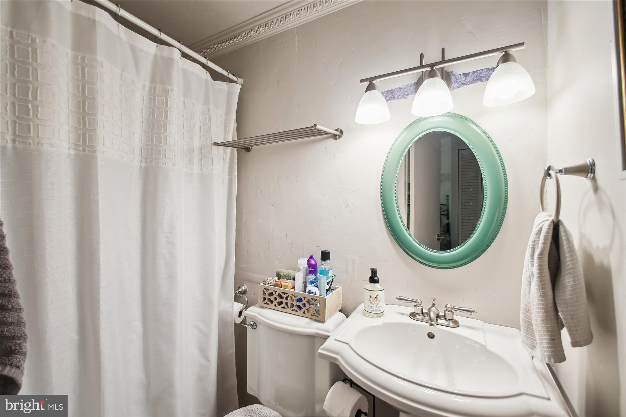 WHISPERING WOODS - Residential