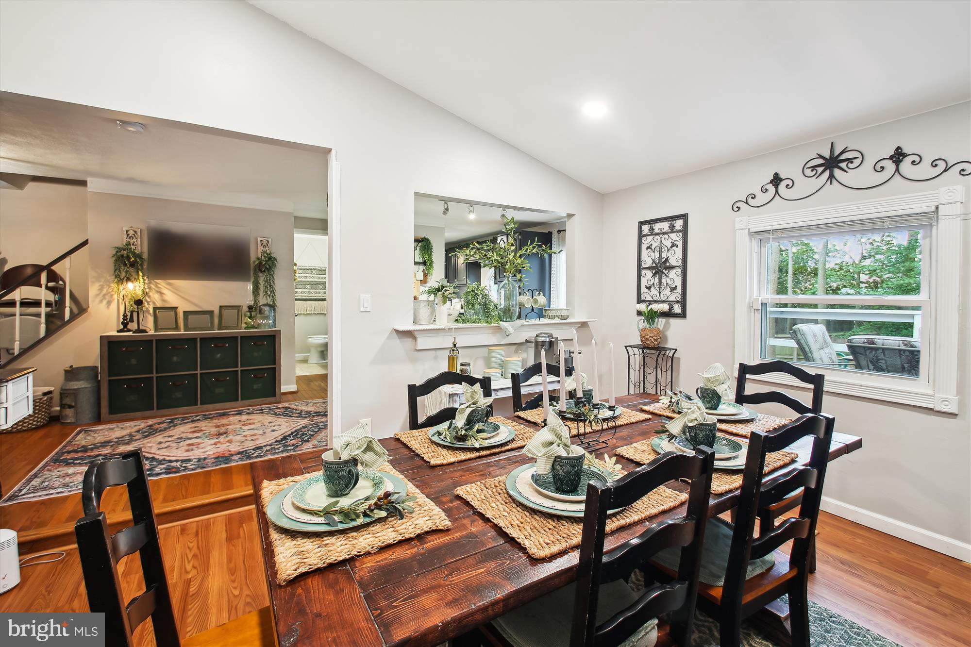 WHISPERING WOODS - Residential