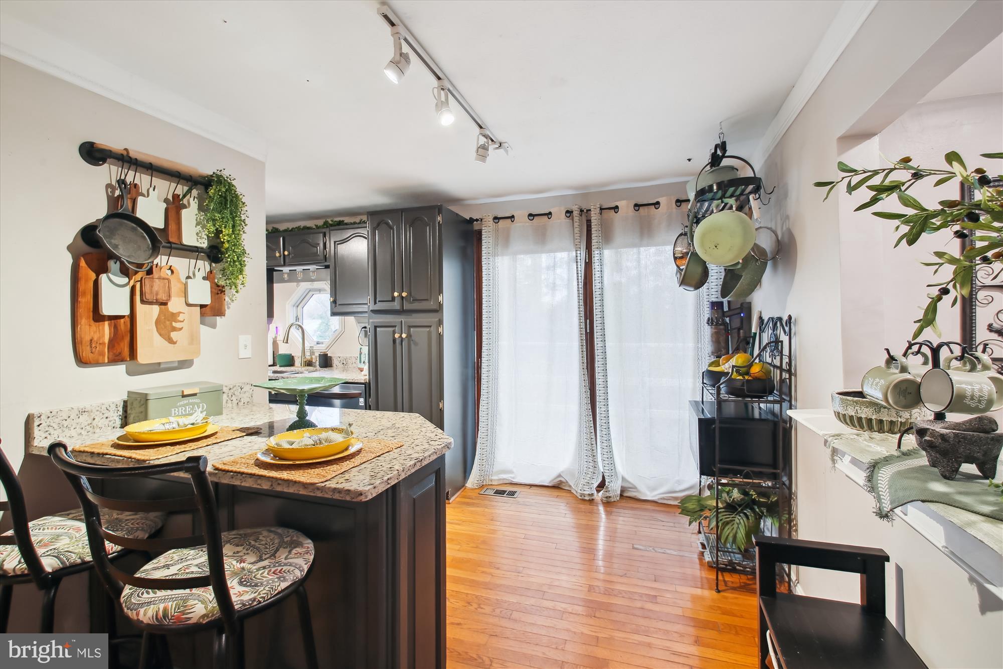 WHISPERING WOODS - Residential