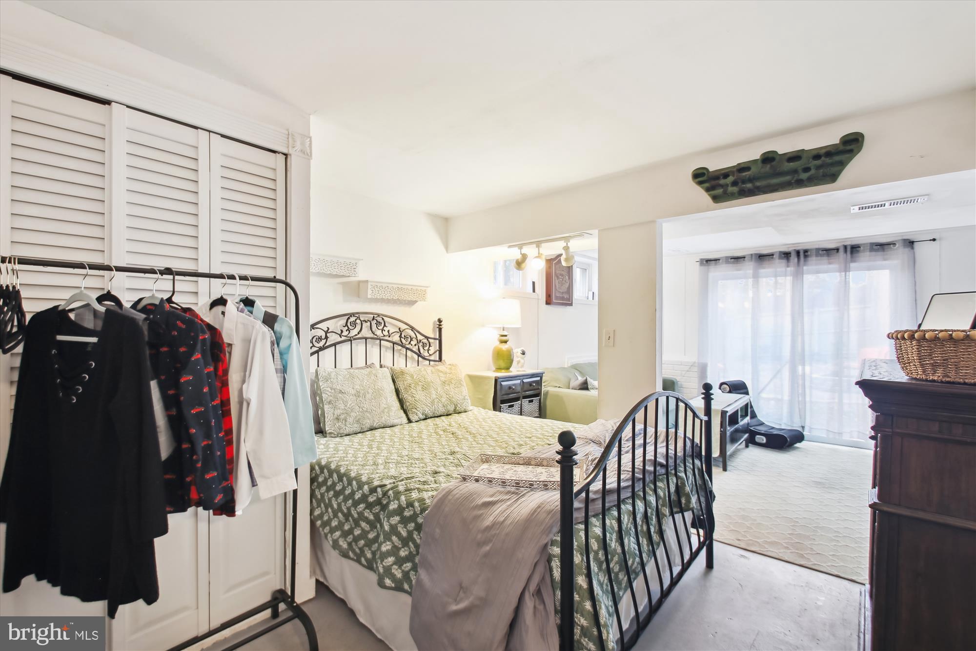 WHISPERING WOODS - Residential