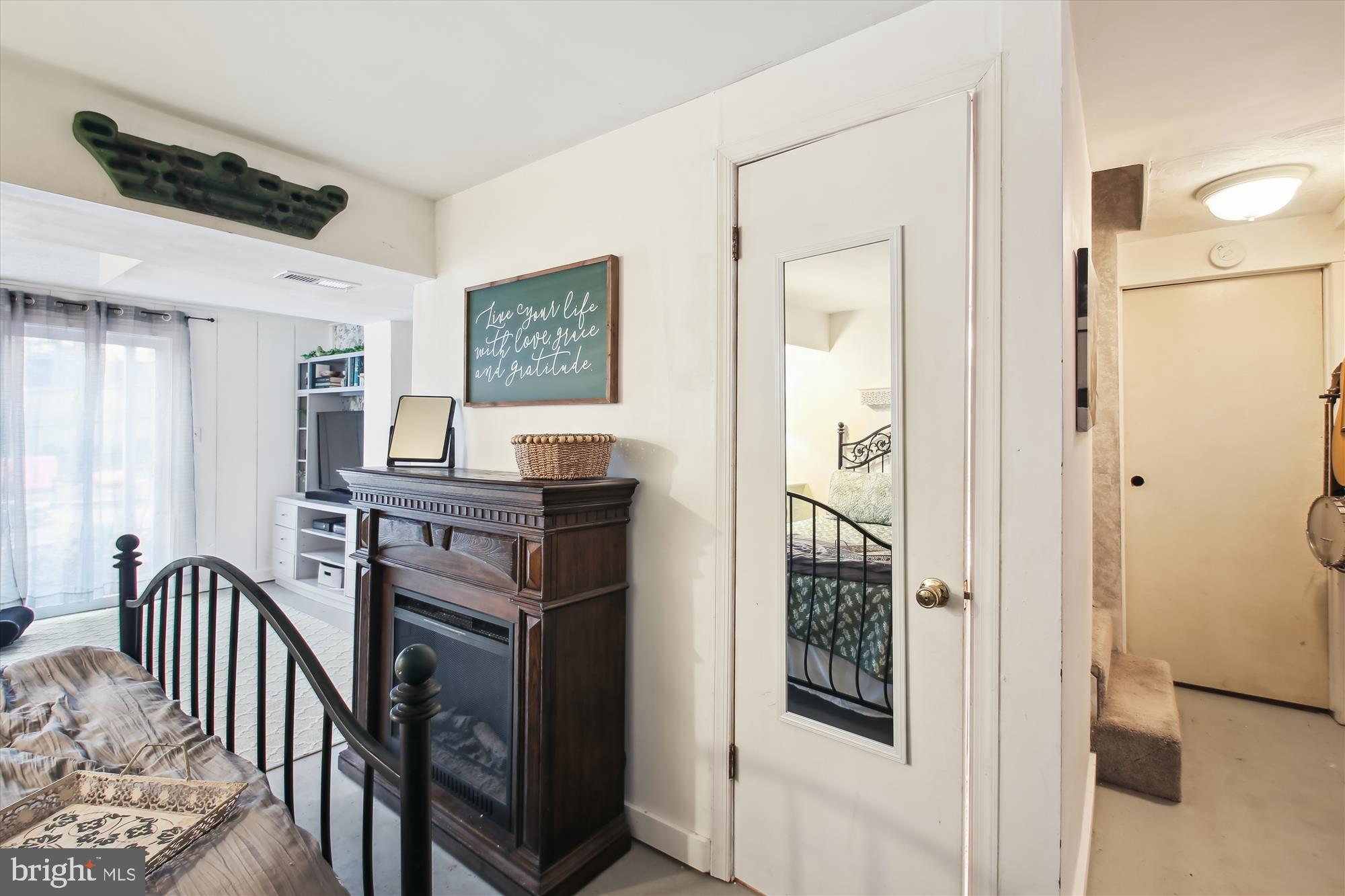 WHISPERING WOODS - Residential