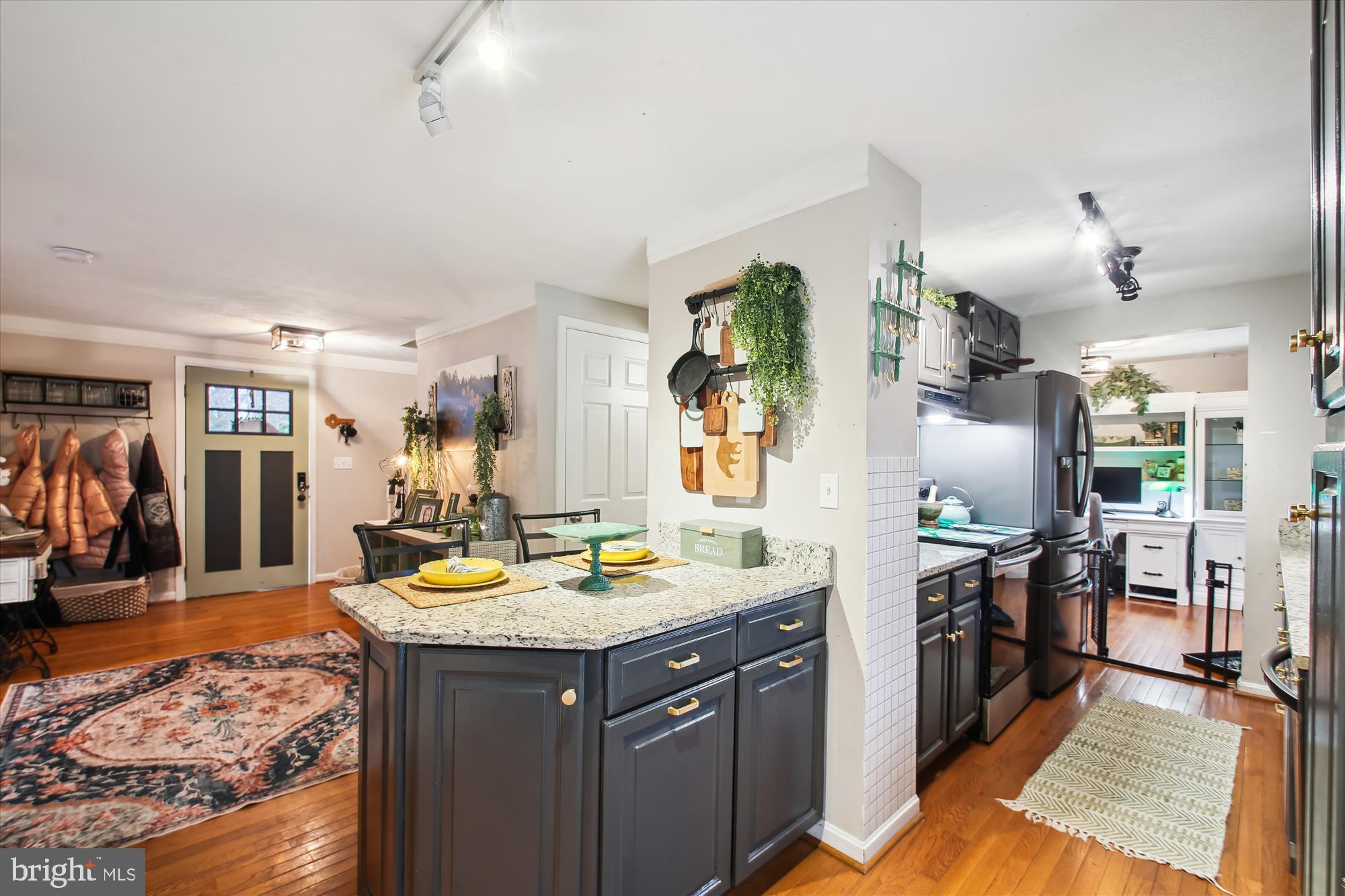 WHISPERING WOODS - Residential