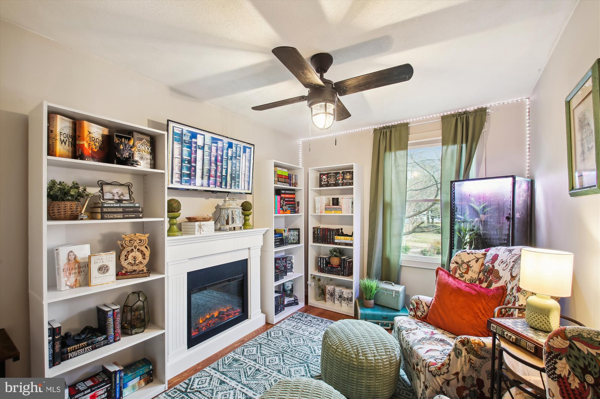 WHISPERING WOODS - Residential