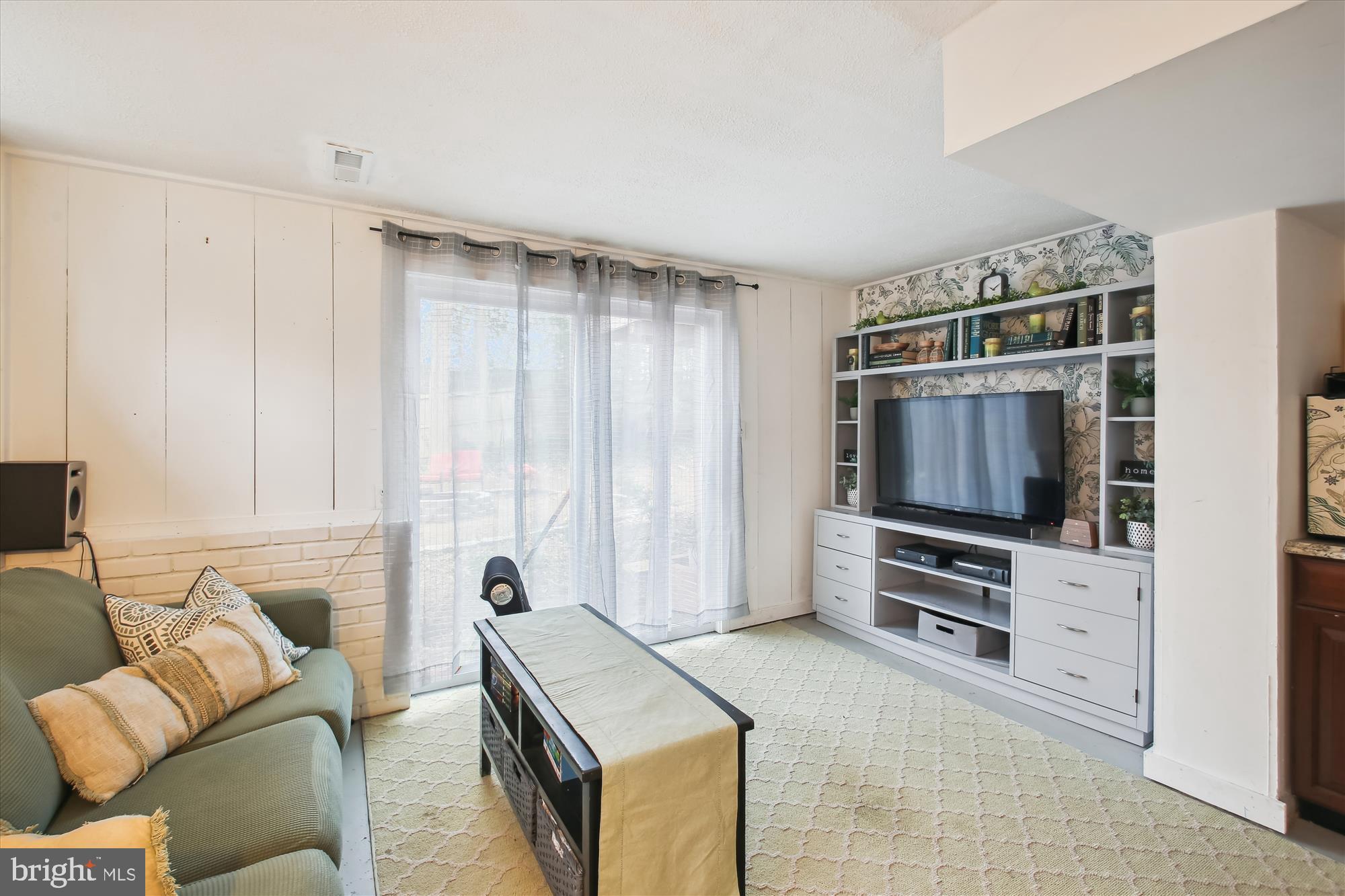 WHISPERING WOODS - Residential