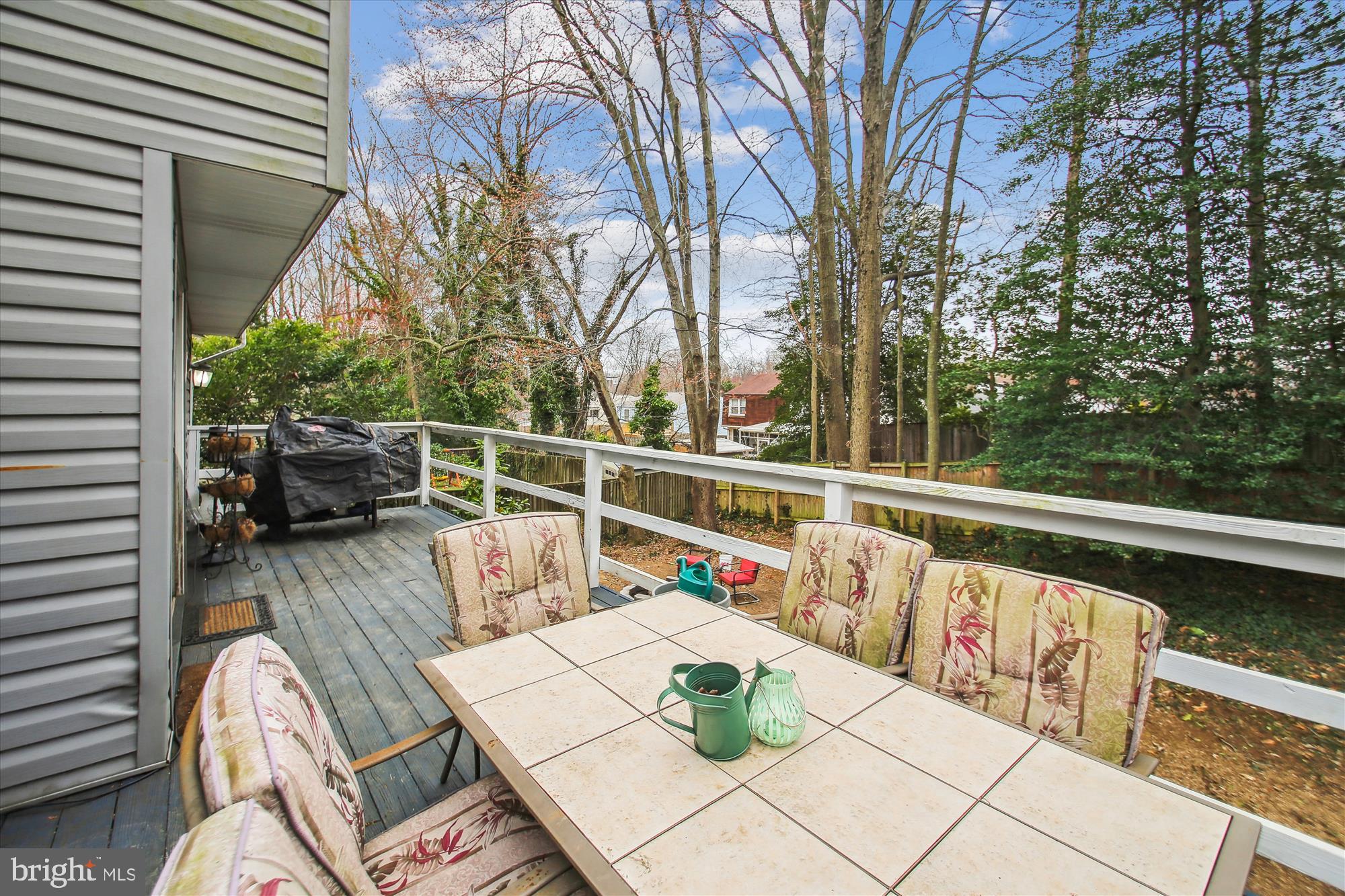 WHISPERING WOODS - Residential