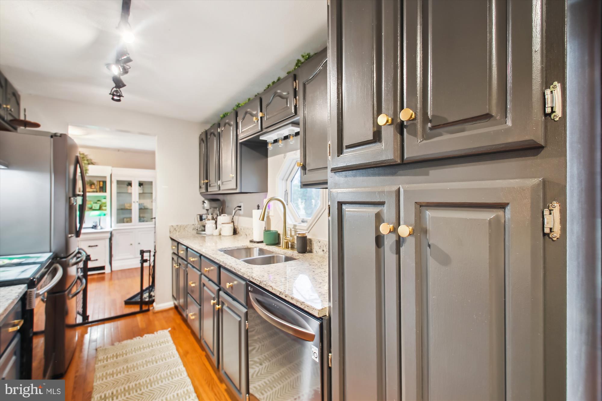 WHISPERING WOODS - Residential