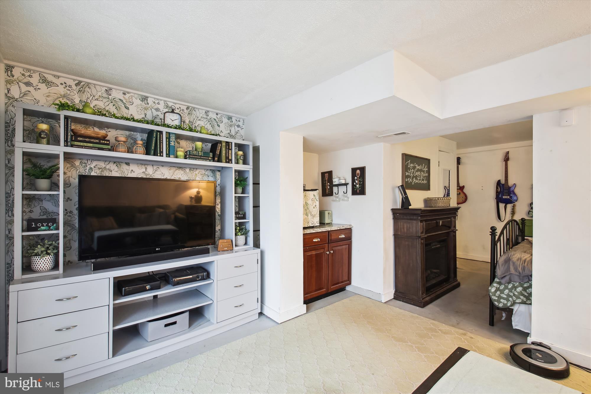 WHISPERING WOODS - Residential