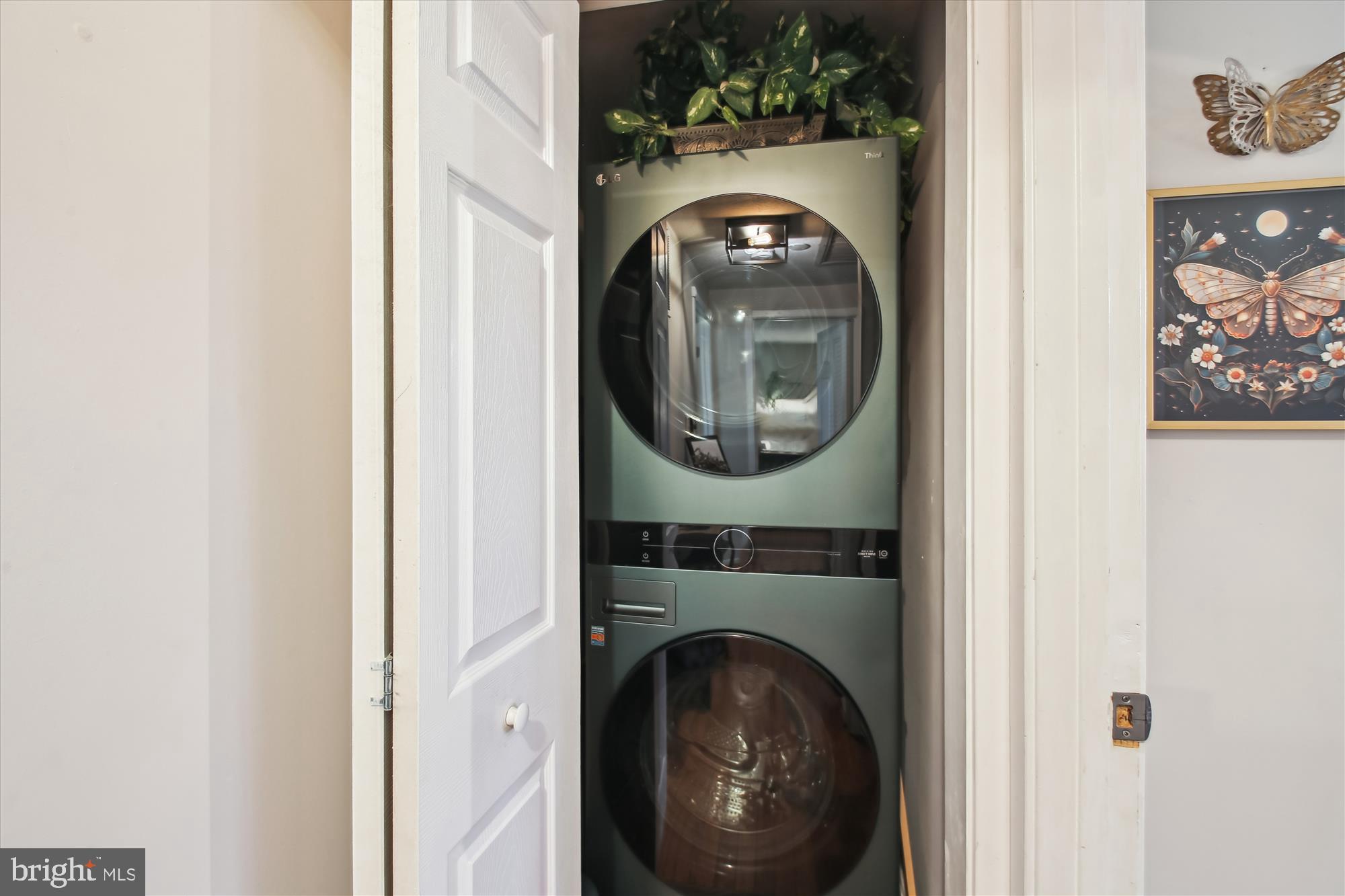 WHISPERING WOODS - Residential