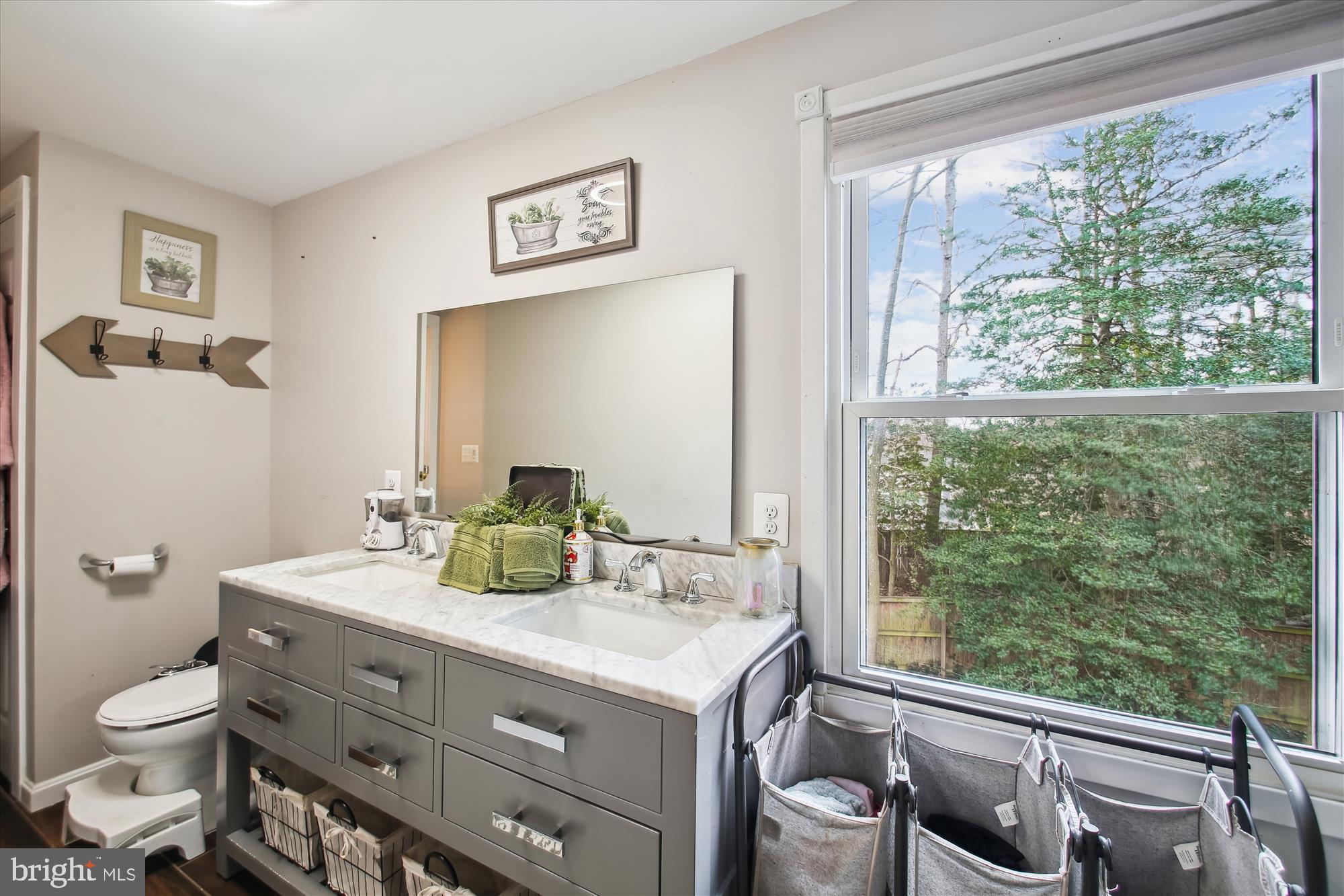 WHISPERING WOODS - Residential