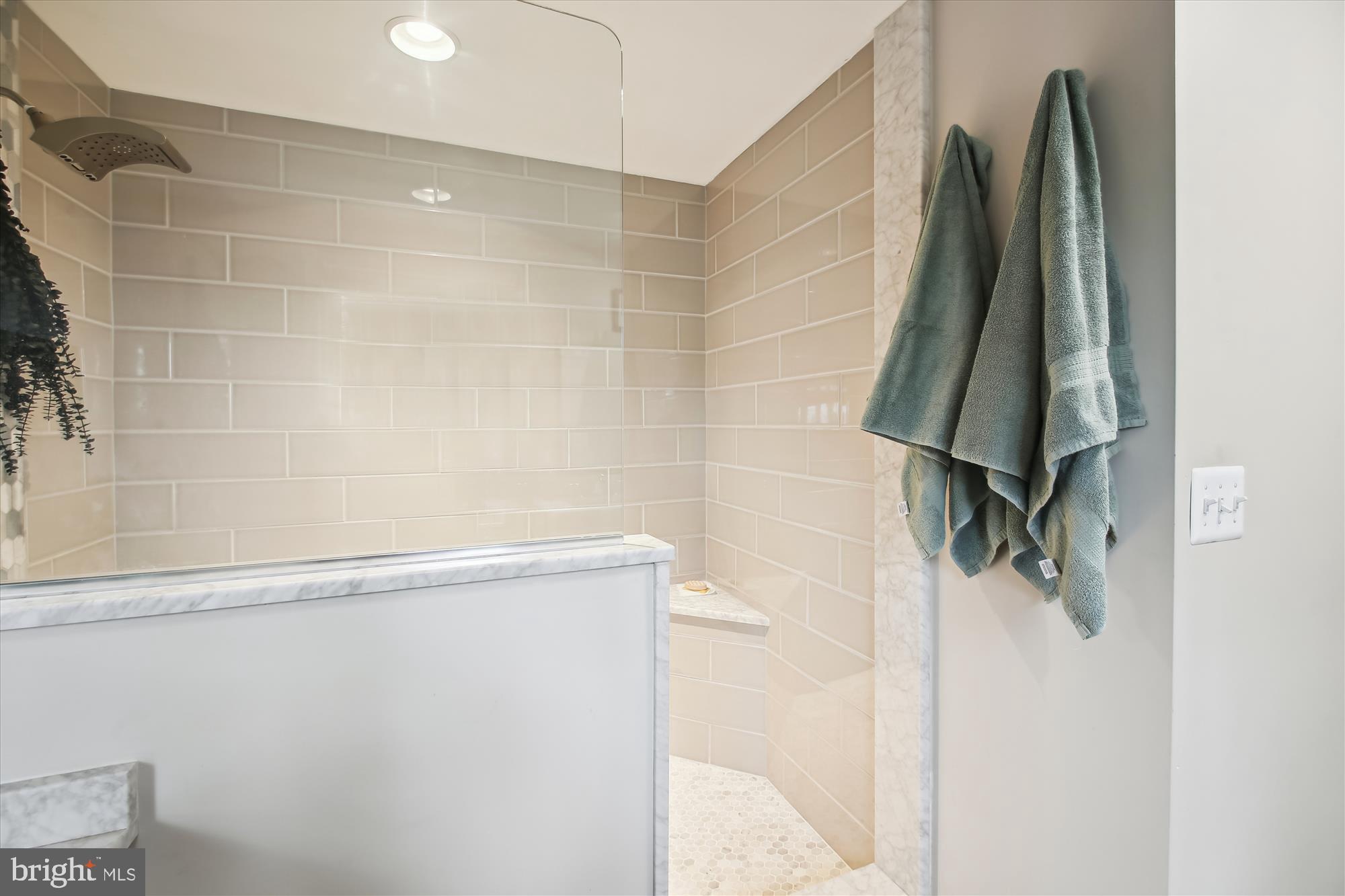 WHISPERING WOODS - Residential