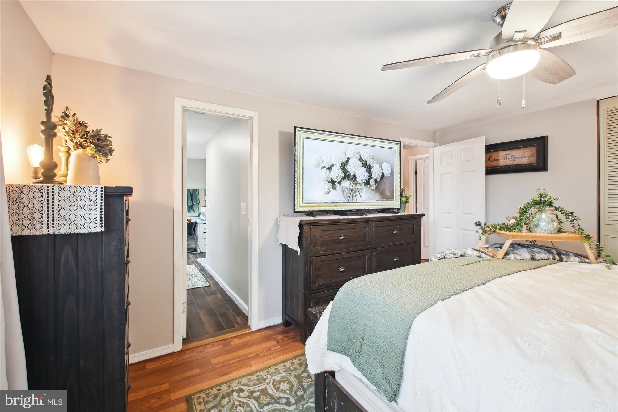 WHISPERING WOODS - Residential