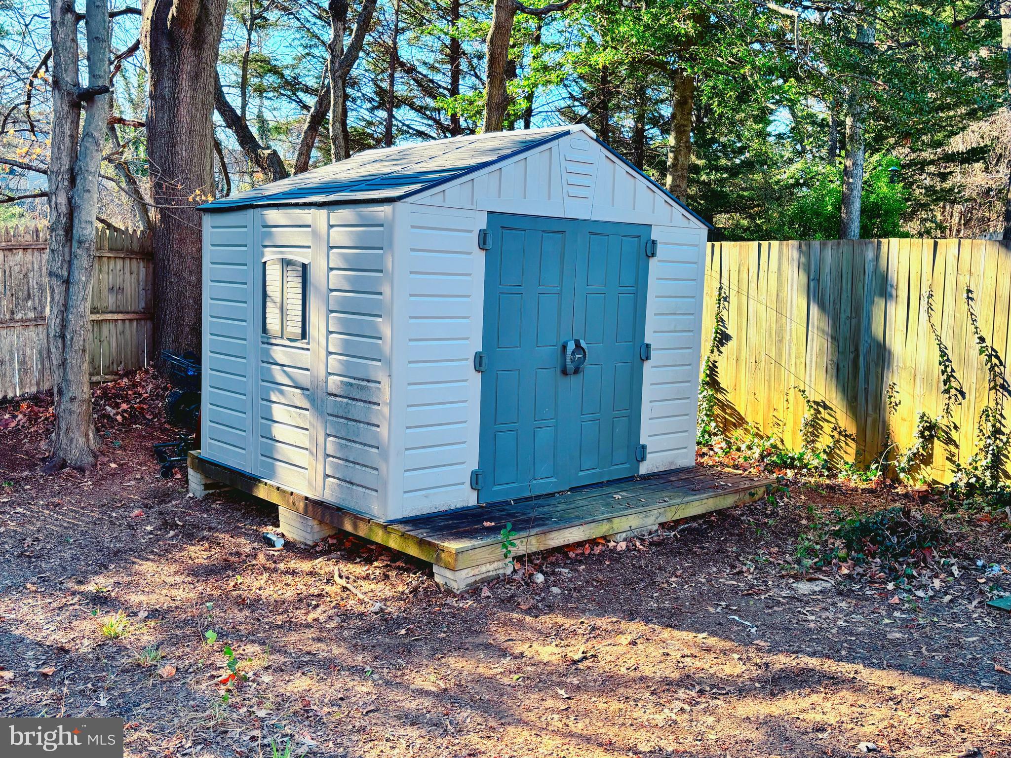 WHISPERING WOODS - Residential