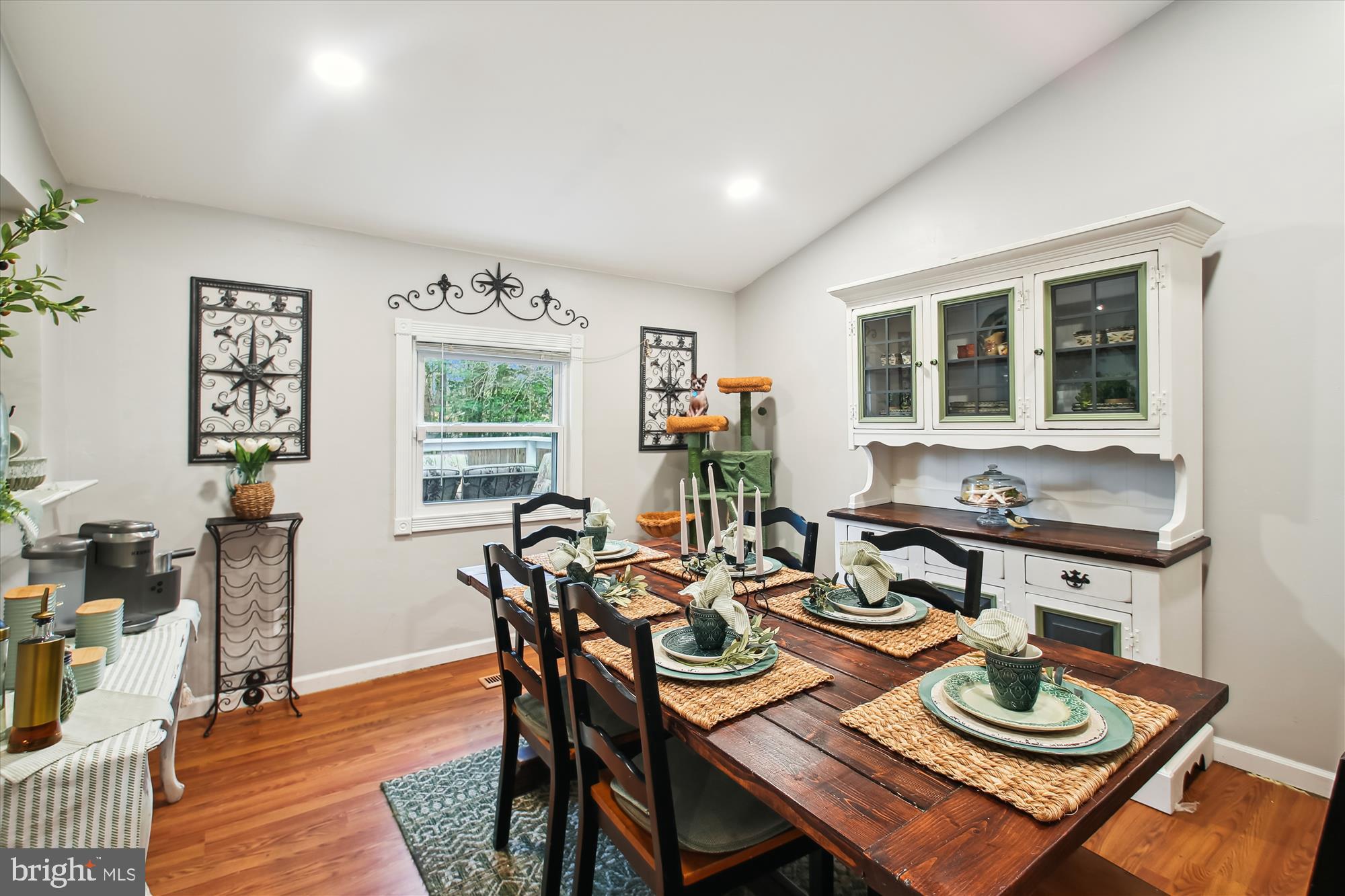 WHISPERING WOODS - Residential