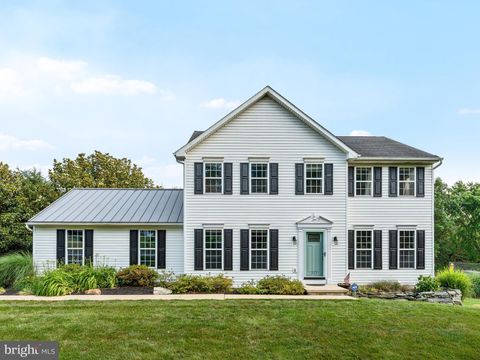 Photo of 377 FOX HUNT DR, NOTTINGHAM, PA 19362 (MLS # PALA2036452)