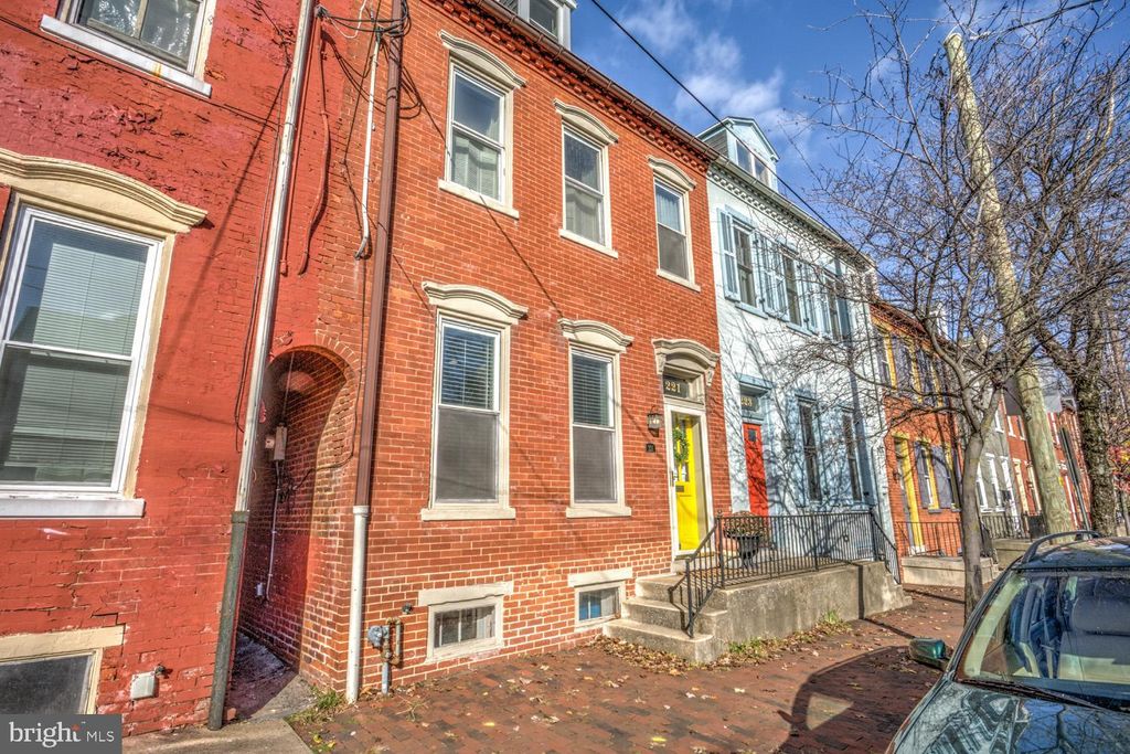 Photo of 221 E WALNUT ST, LANCASTER, PA 17602 (MLS # PALA2033794)