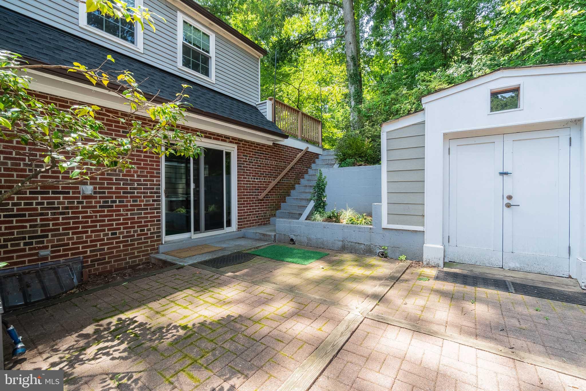 COLUMBIA FOREST - Residential Lease