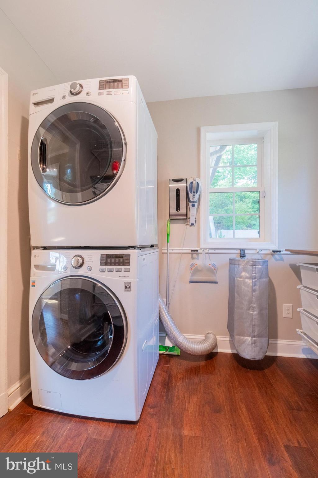 COLUMBIA FOREST - Residential Lease