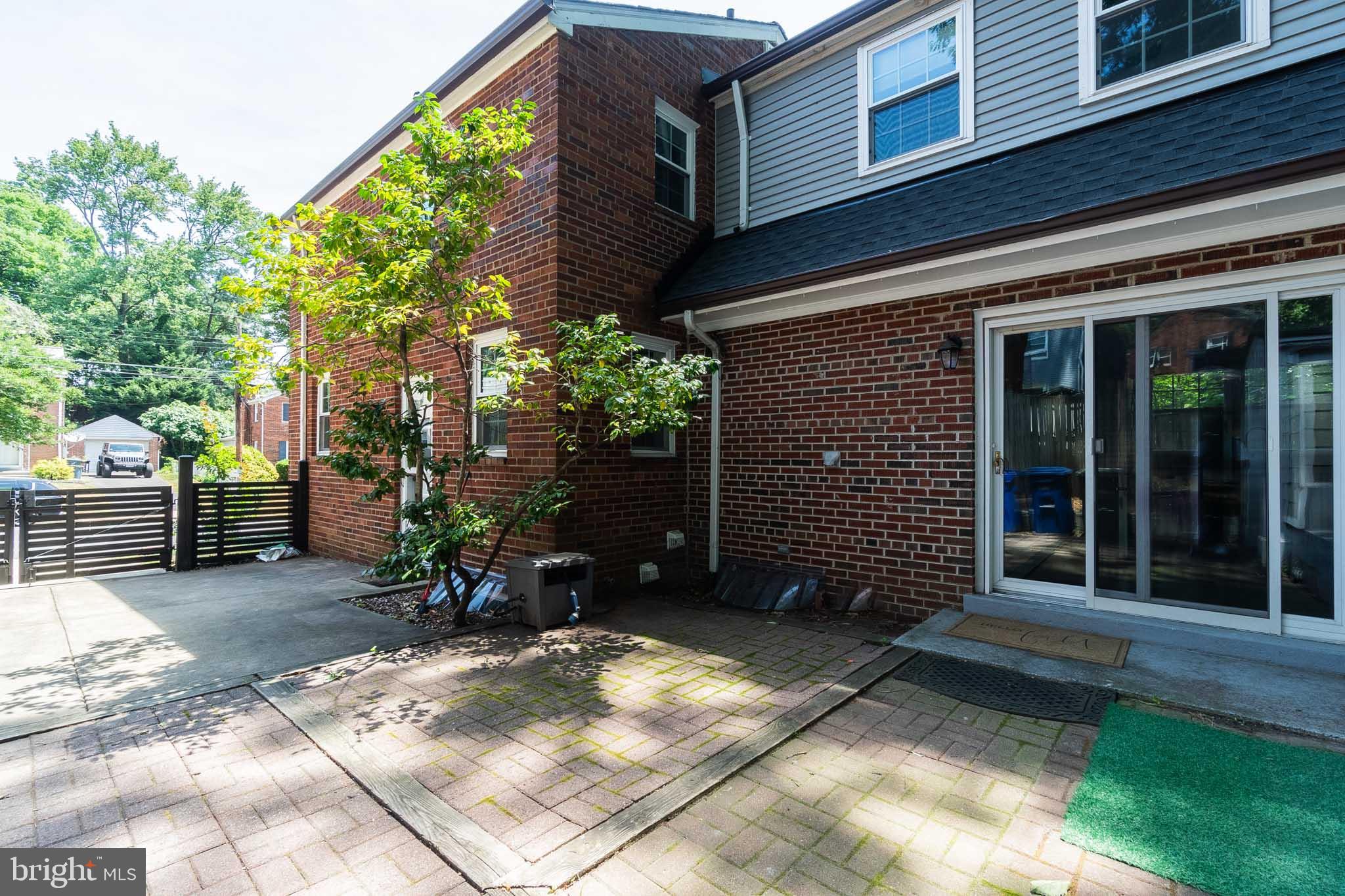 COLUMBIA FOREST - Residential Lease