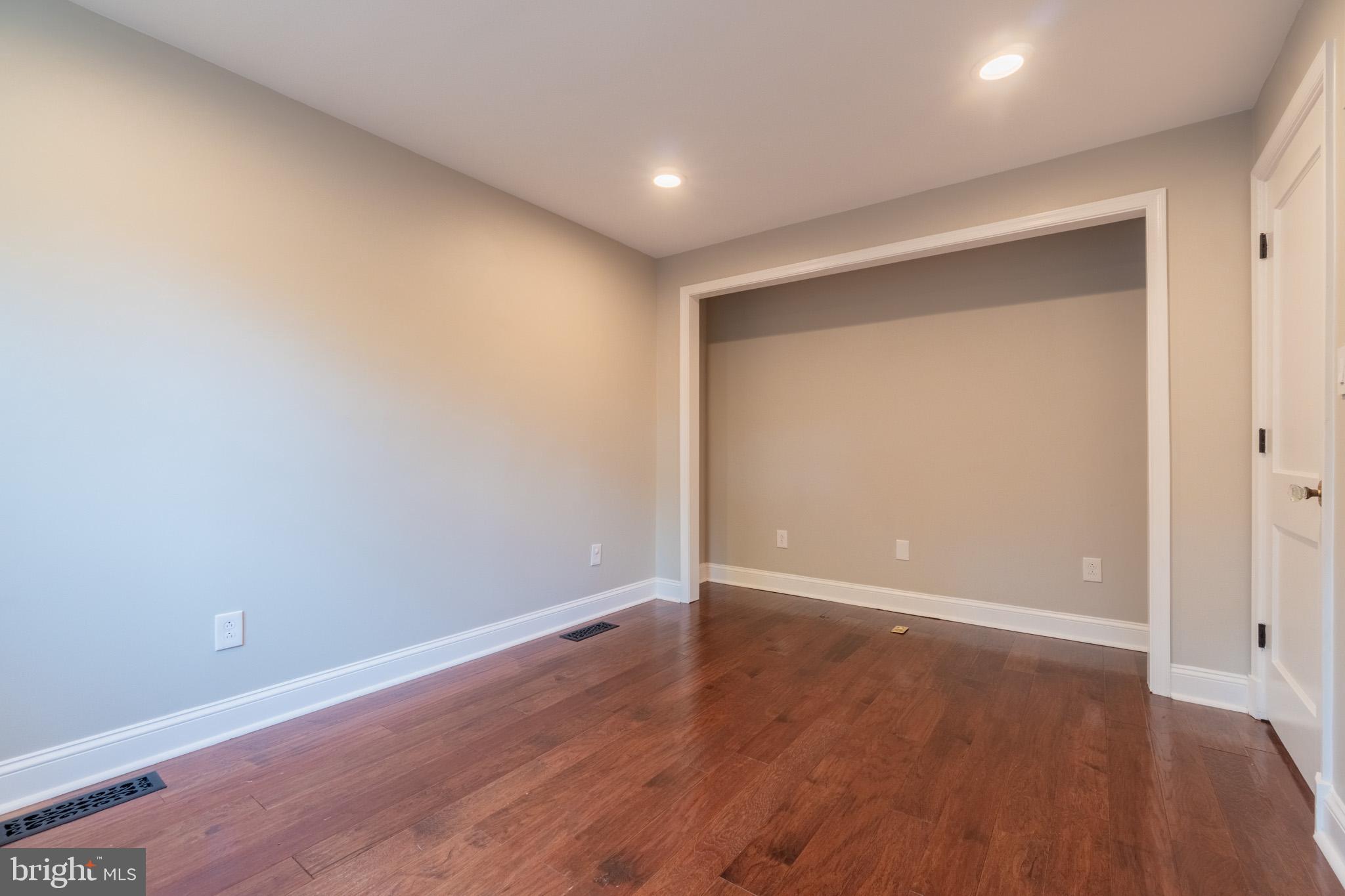 COLUMBIA FOREST - Residential Lease